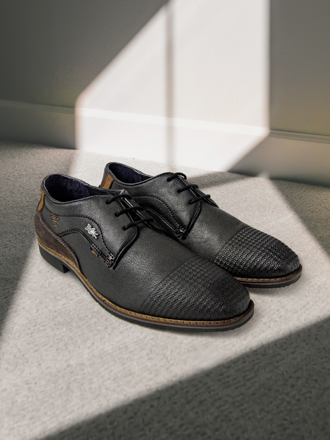 

Buckaroo Men Textured Leather Derbys, Black