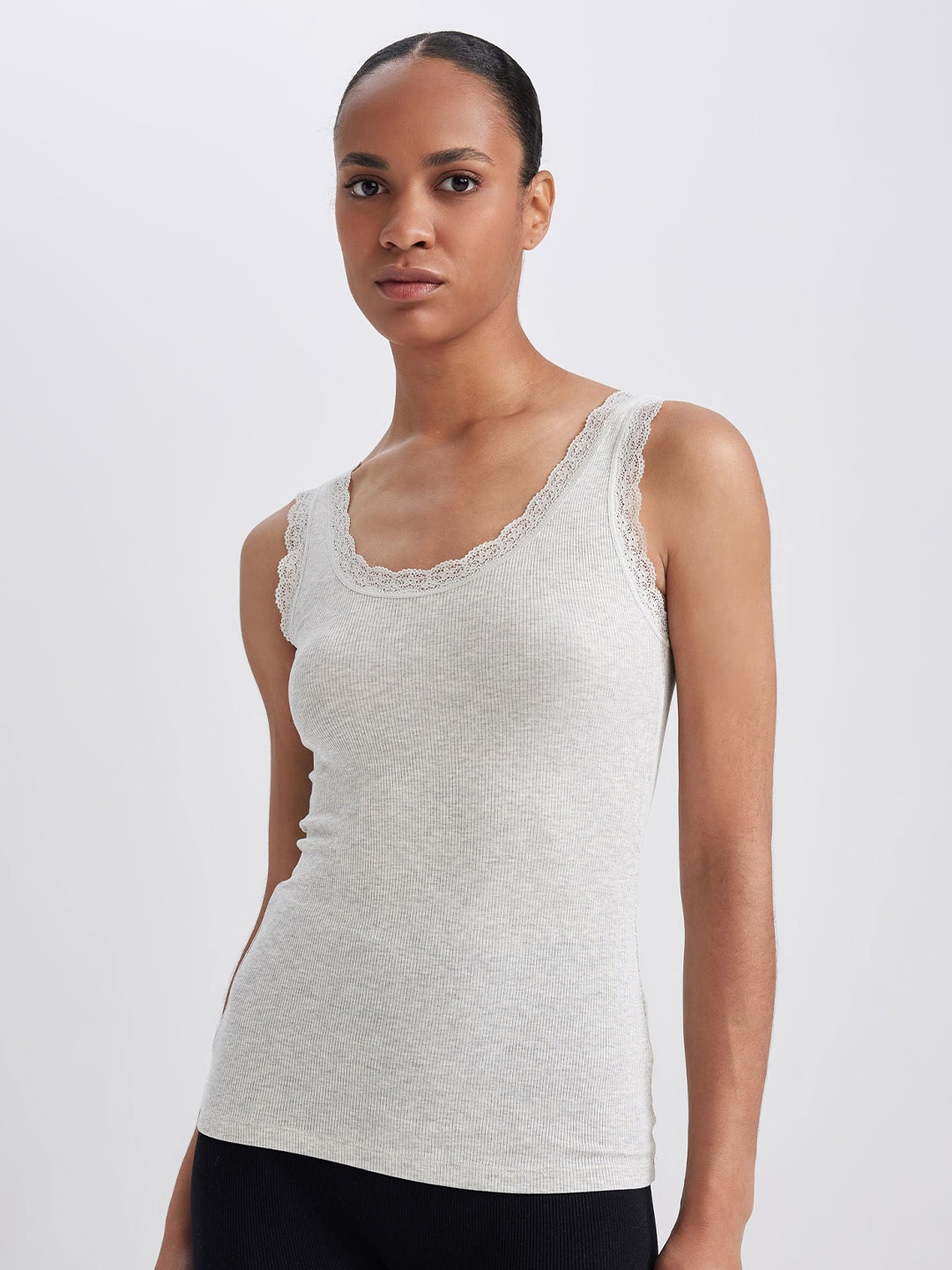 

DeFacto Round Neck Sleeveless Tank Top, White