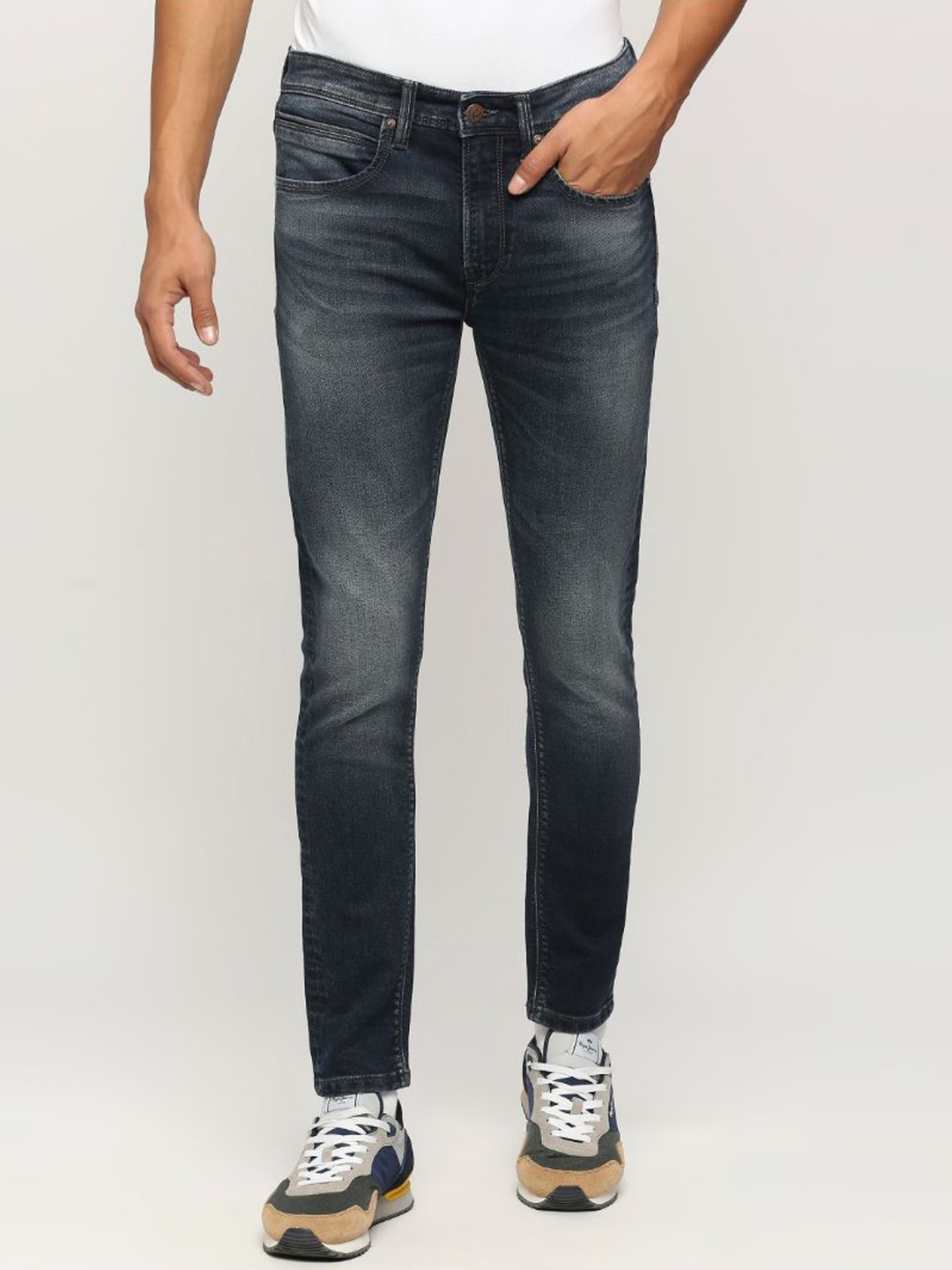 

Pepe Jeans Men Skinny Fit Low Distress Light Fade Cotton Stretchable Jeans, Blue