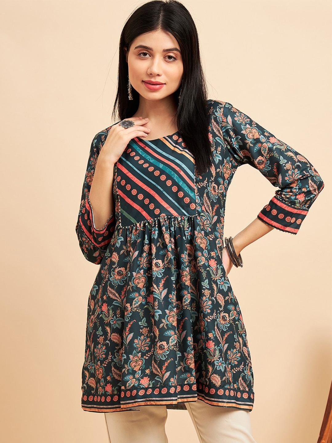

Sangria Green Ethnic Motifs Printed Round Neck Gathered Tunic