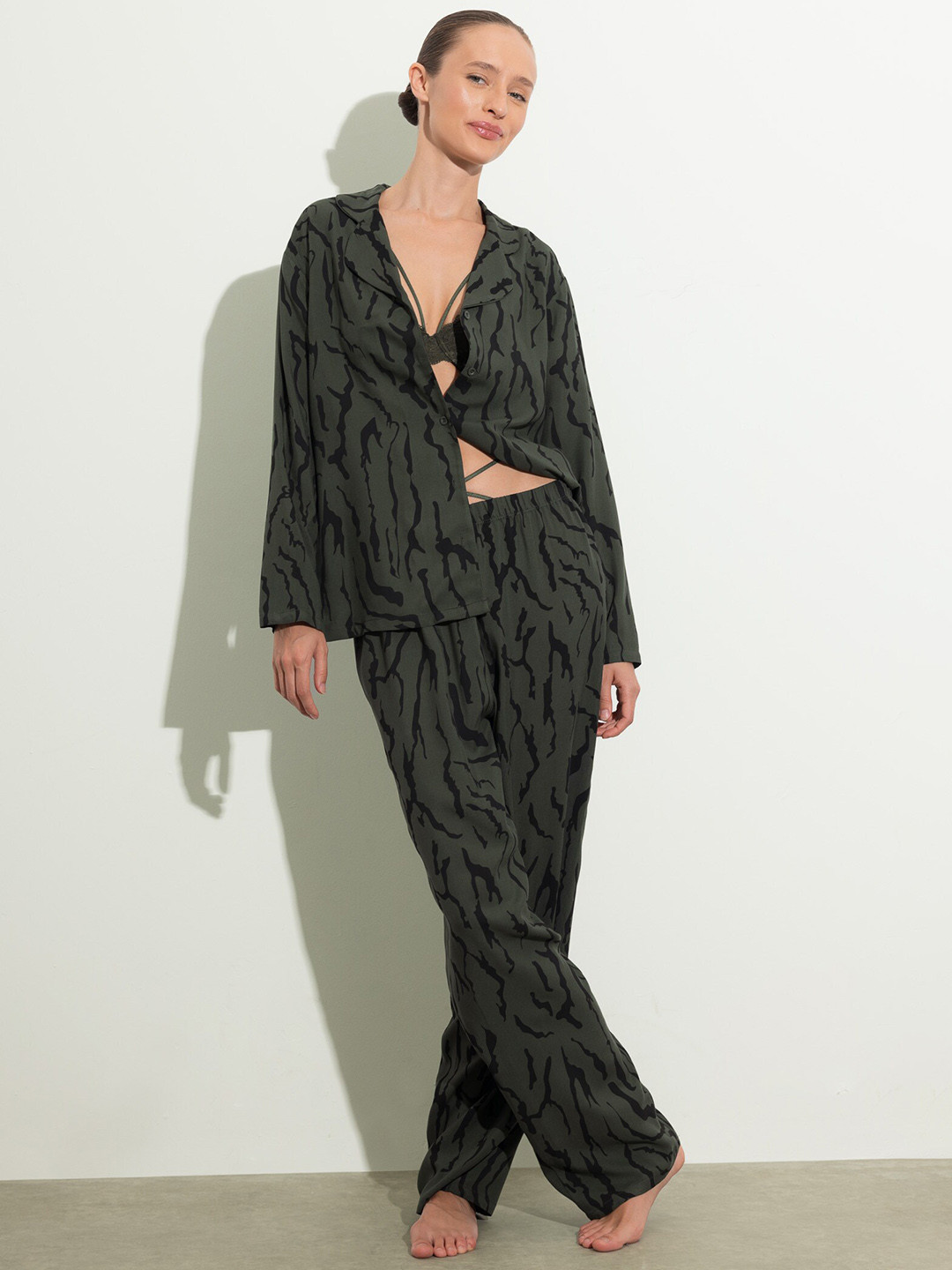 

DeFacto Women Abstract Printed Lounge Pants, Olive