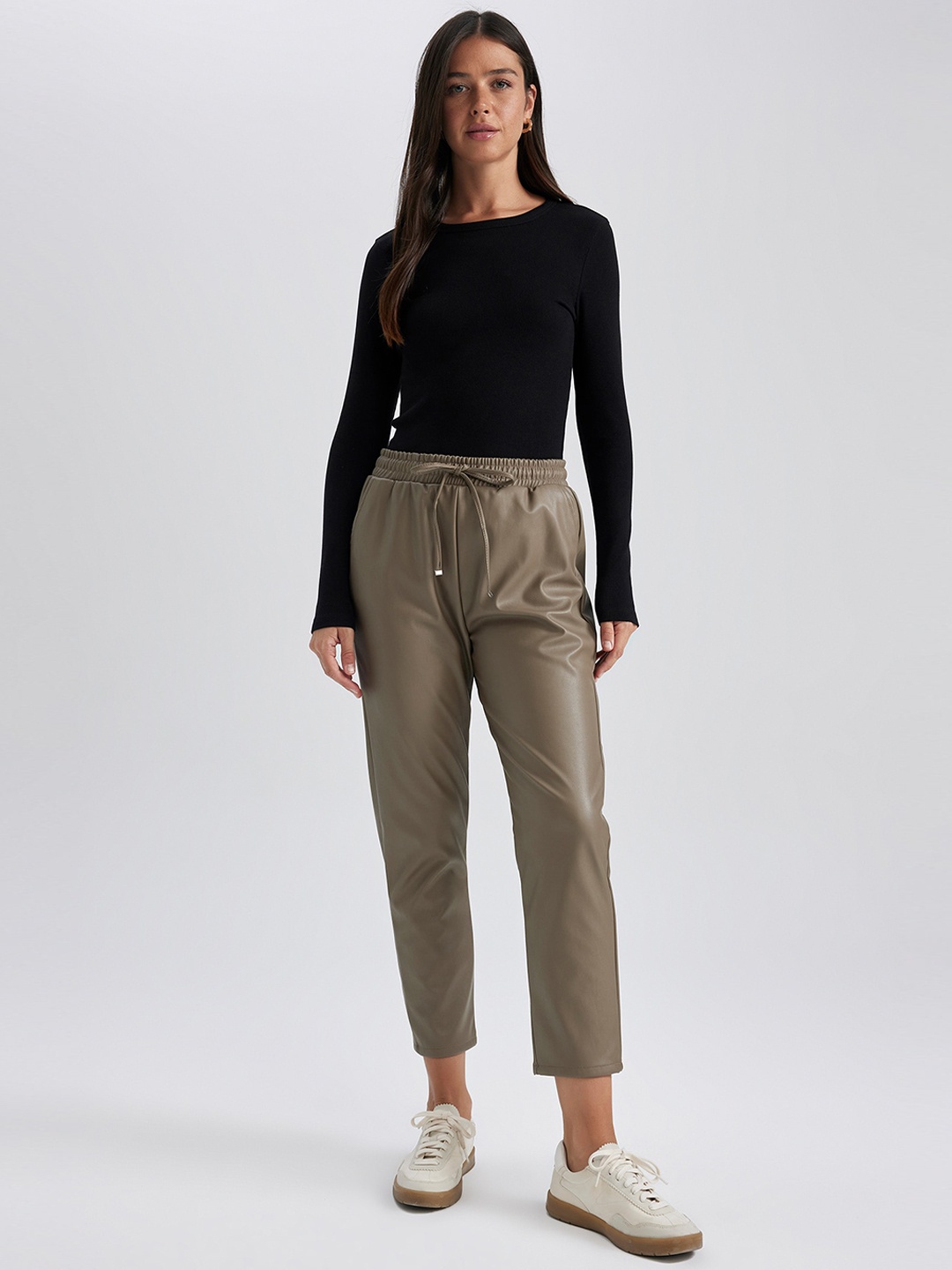 

DeFacto Women Mid-Rise Casual Trousers, Brown