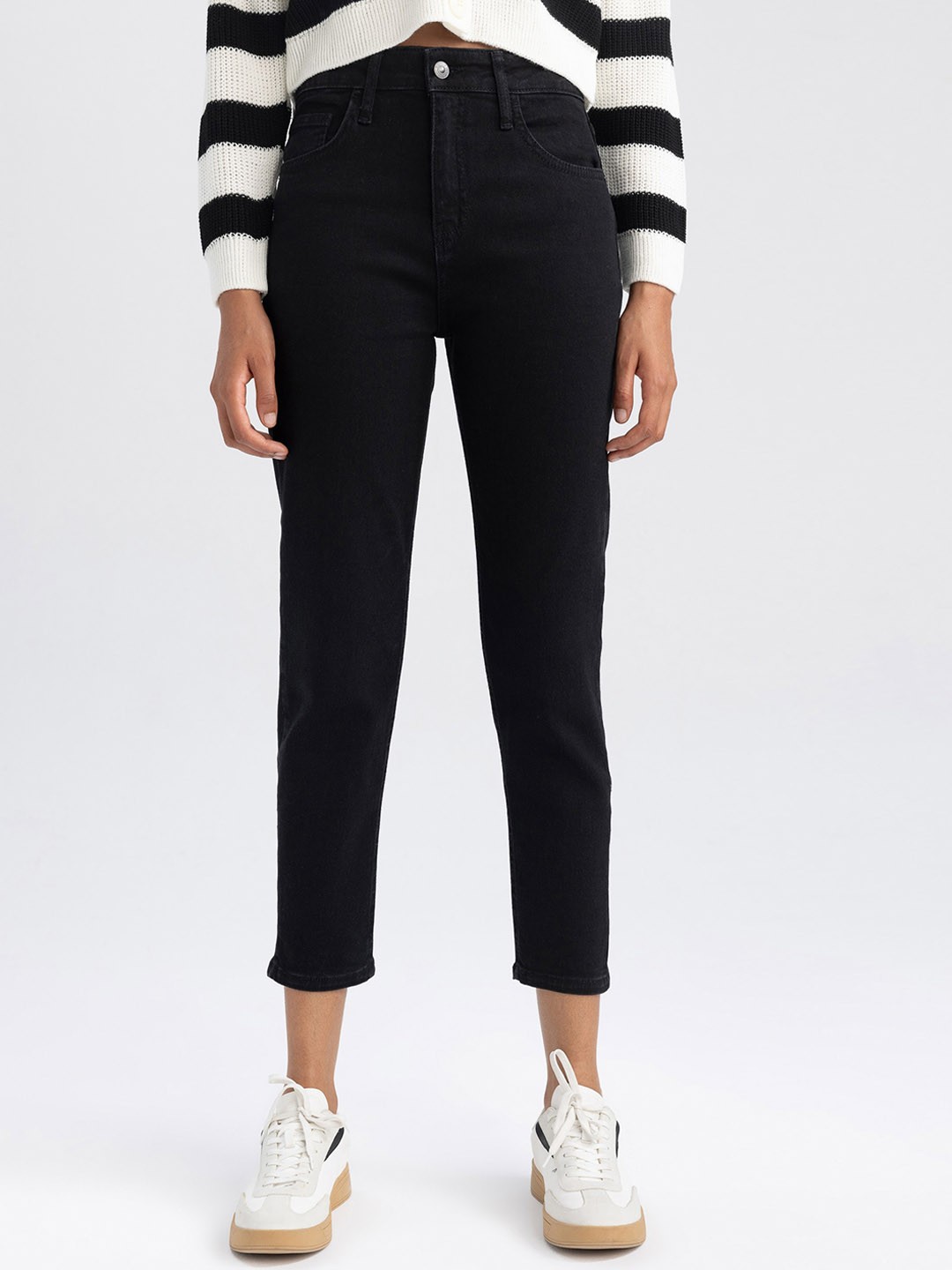 

DeFacto Women Clean Look Stretchable Cropped Jeans, Black