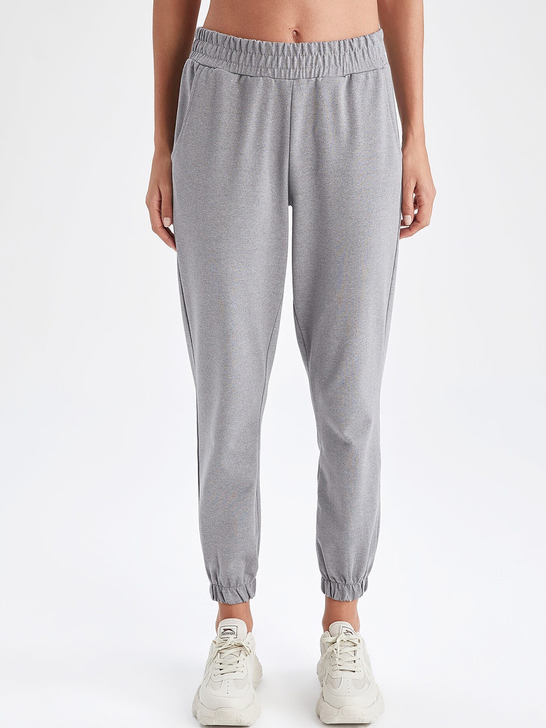 

DeFacto Women Mid-Rise Joggers, Grey