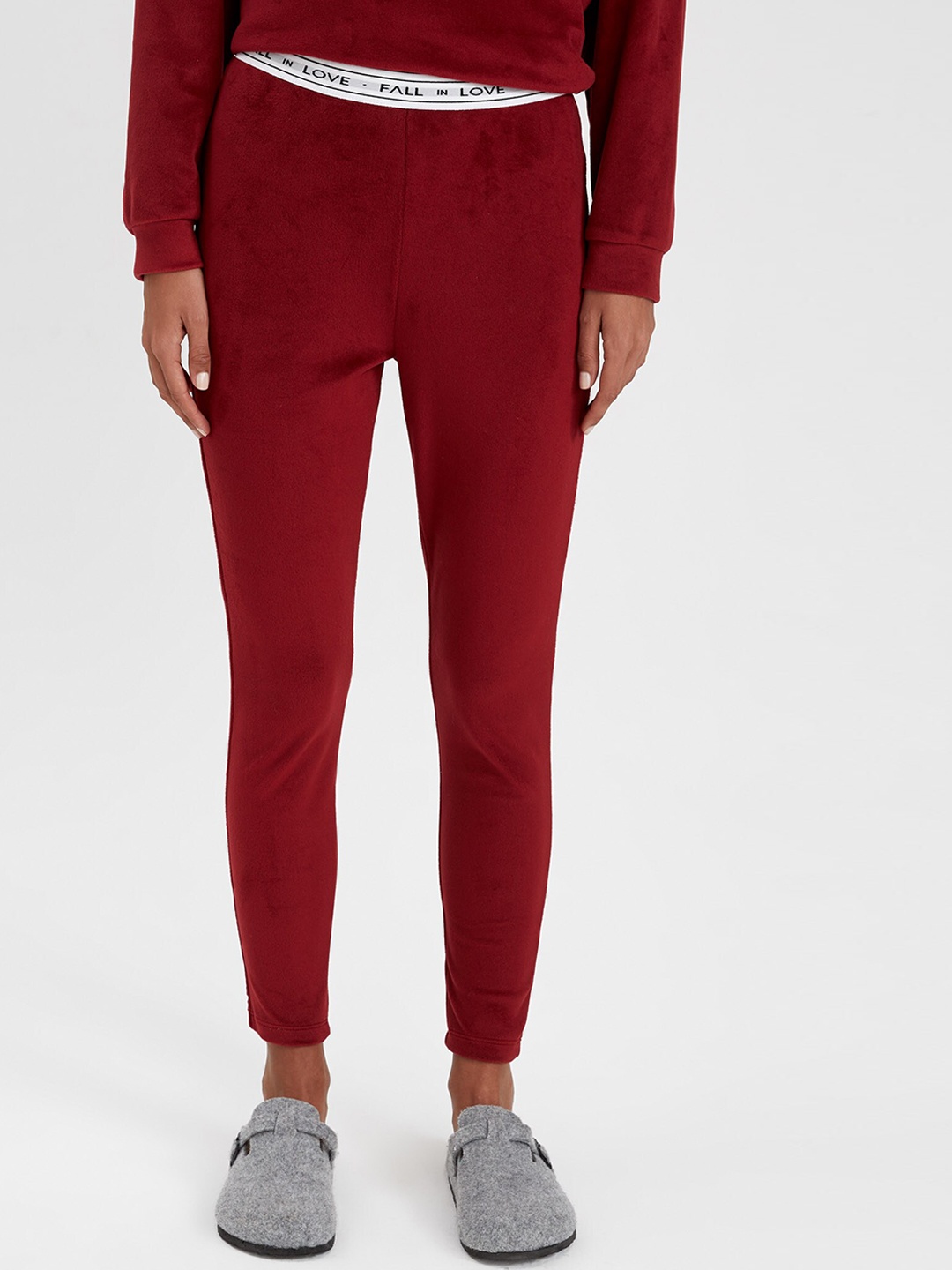 

DeFacto Women Mid-Rise Trousers, Maroon