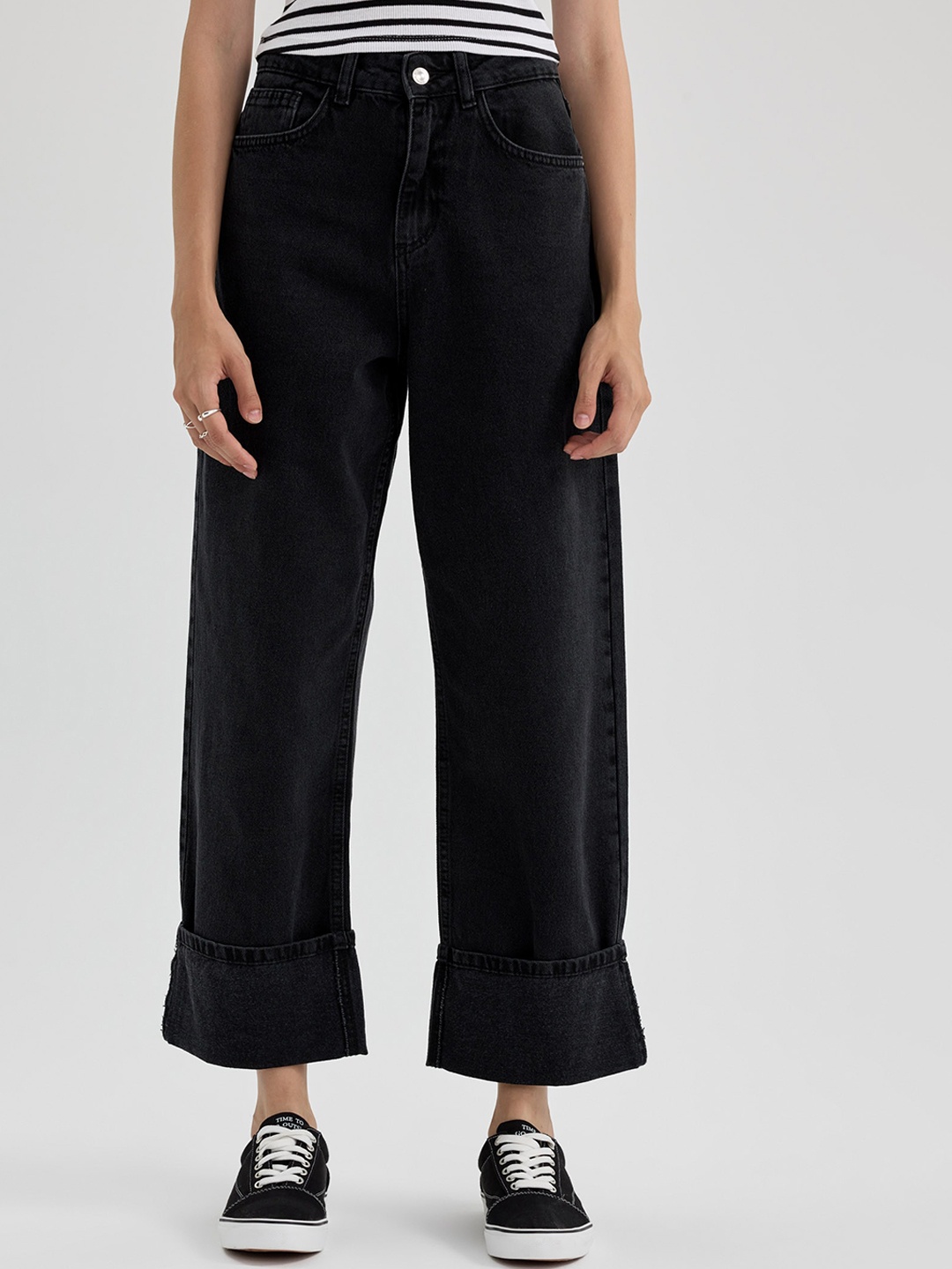 

DeFacto Women Relaxed Fit Light Fade Pure Cotton Jeans, Black