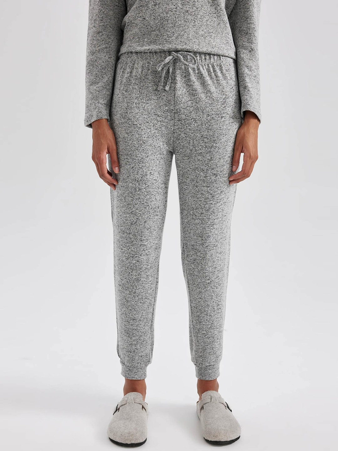 

DeFacto Women Mid-Rise Knitted Casual Joggers, Grey melange
