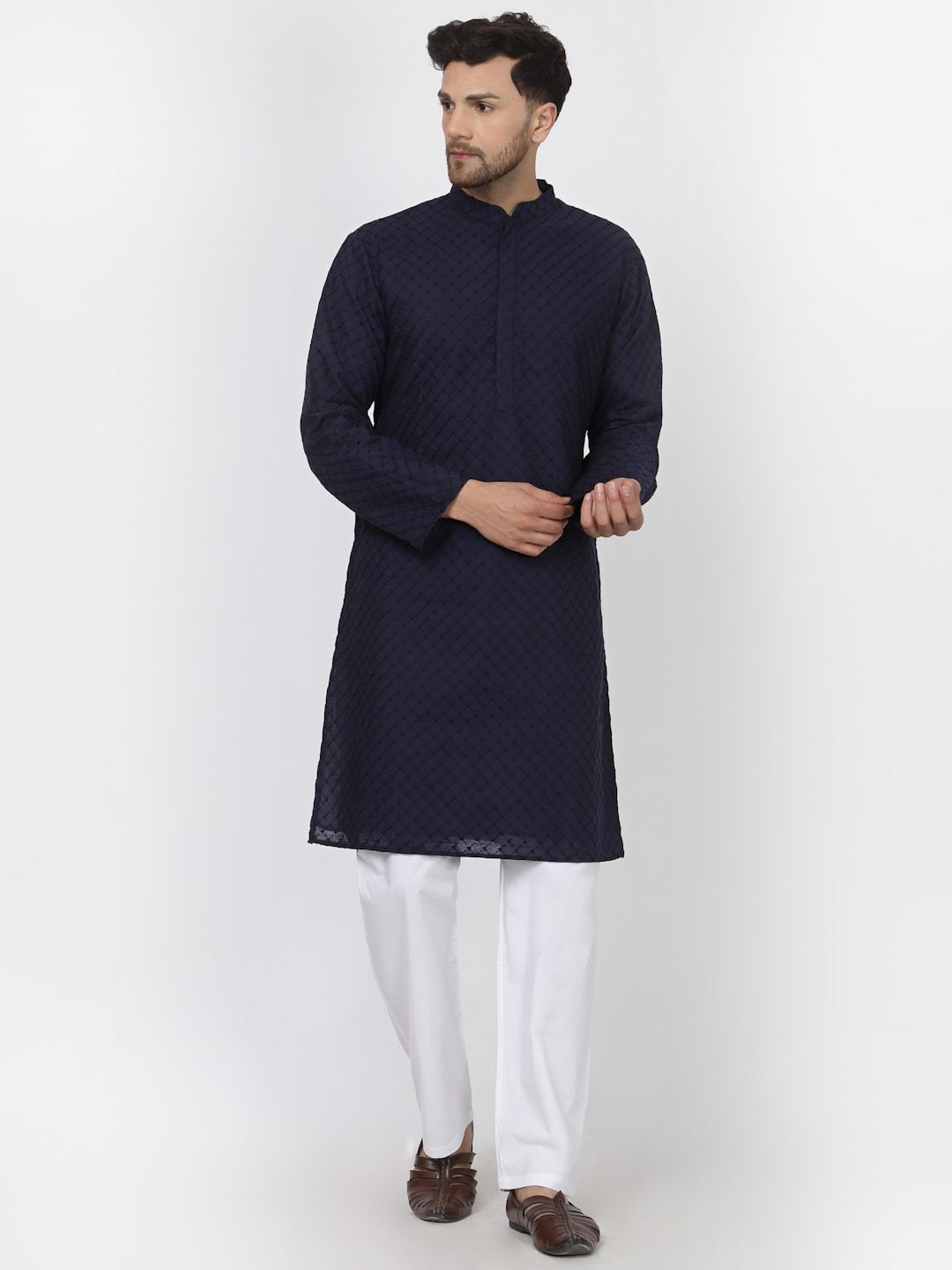 

MOHANLAL SONS Geometric Embroidered Thread Work Mandarin Collar Cotton Straight Kurta, Navy blue