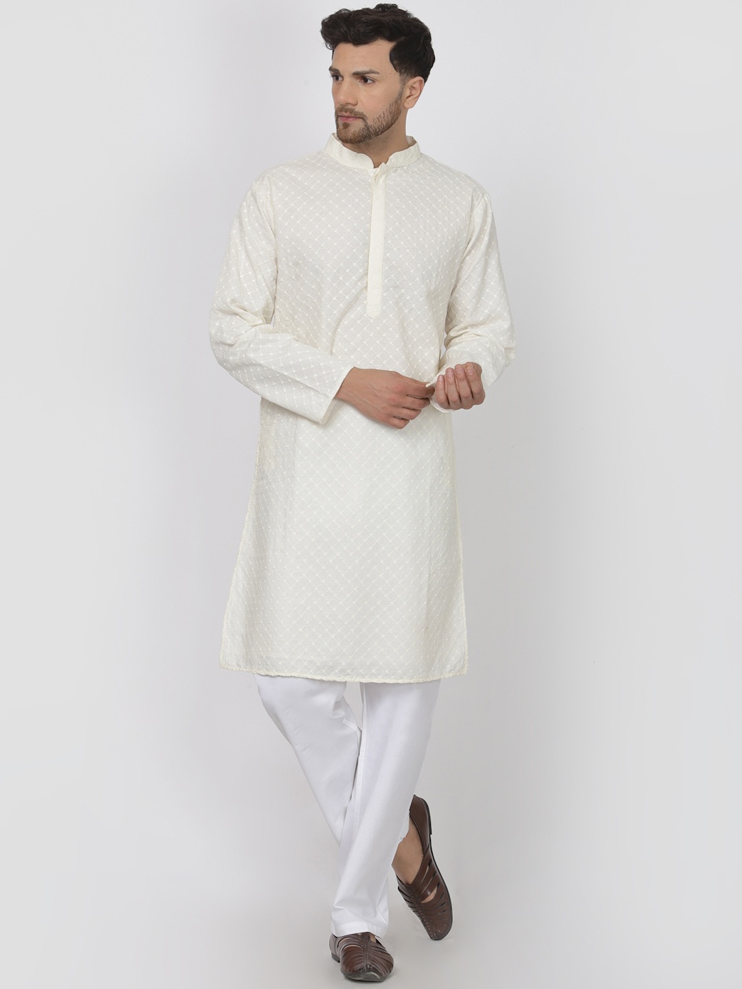 

MOHANLAL SONS Geometric Embroidered Thread Work Mandarin Collar Cotton Straight Kurta, Cream