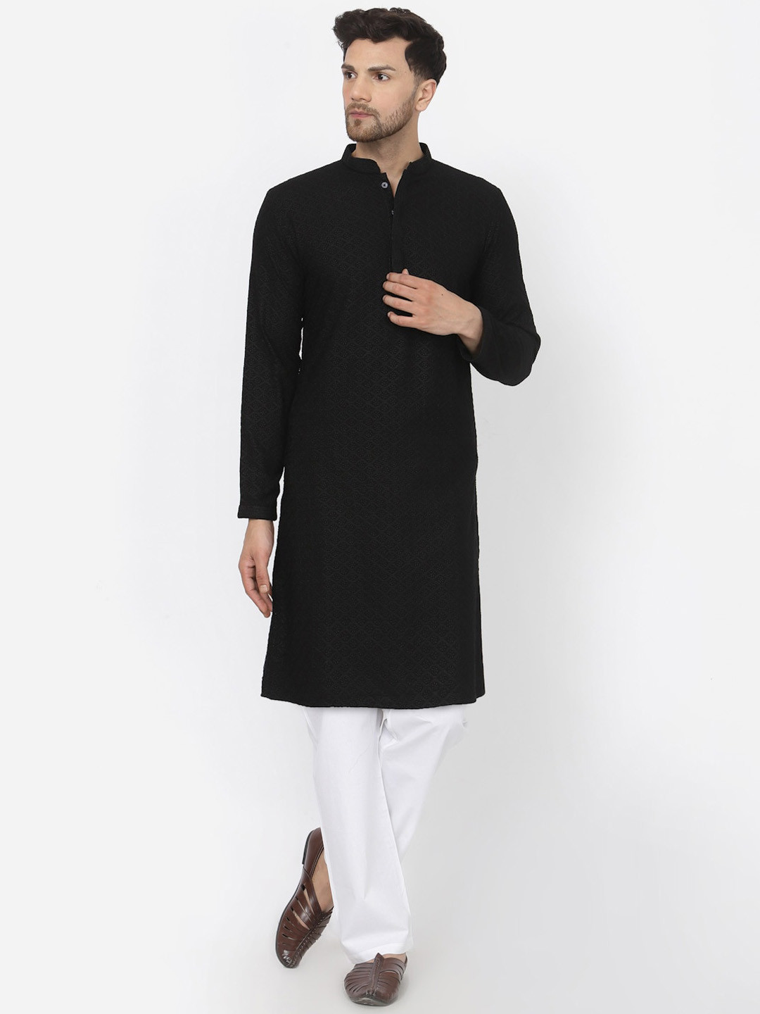 

MOHANLAL SONS Geometric Embroidered Thread Work Straight Pure Cotton Kurta, Black
