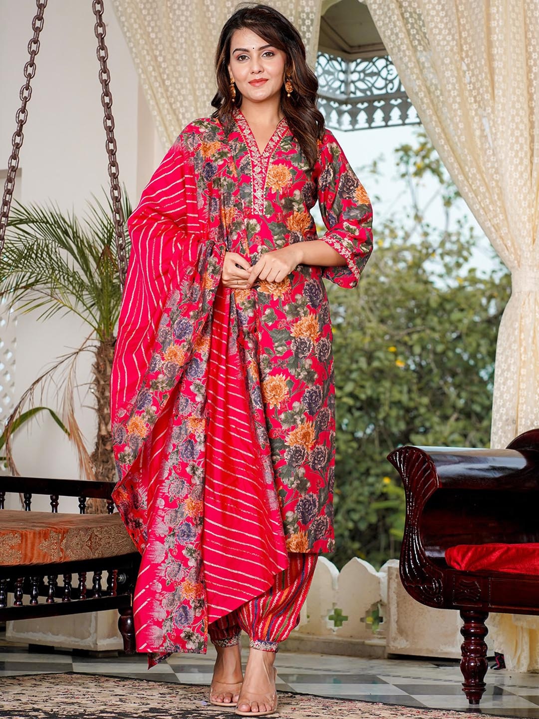 

Yufta Floral Printed Regular Chanderi Silk Kurta With Harem Pant & Dupatta, Pink