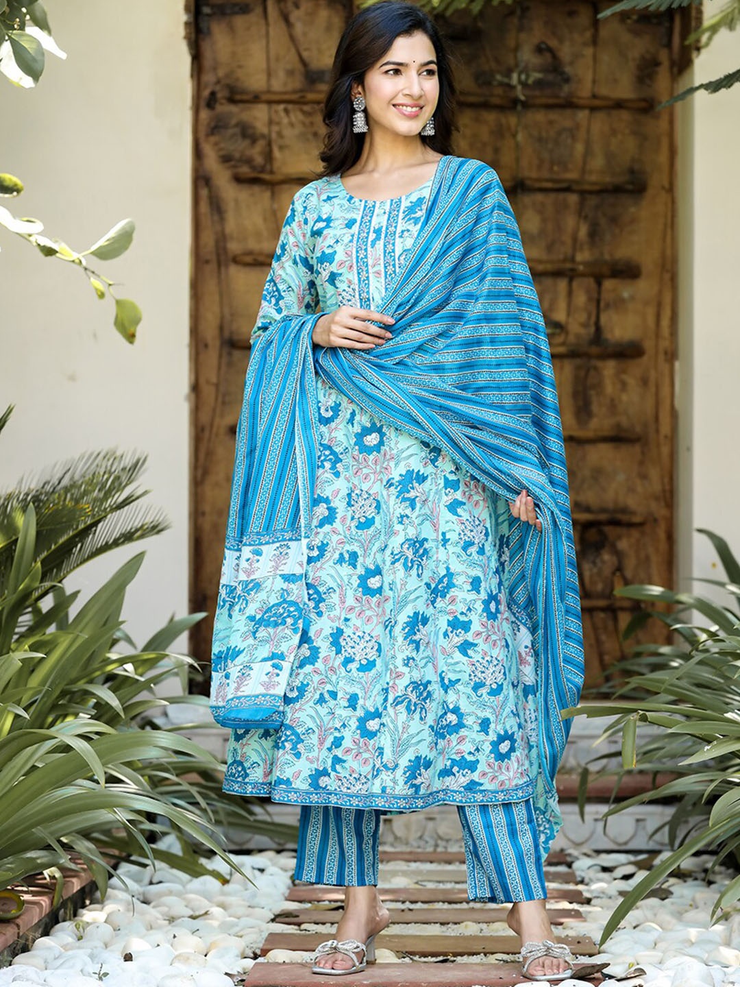 

Yufta Floral Printed Regular Pure Cotton Kurta With Trousers & Dupatta, Blue