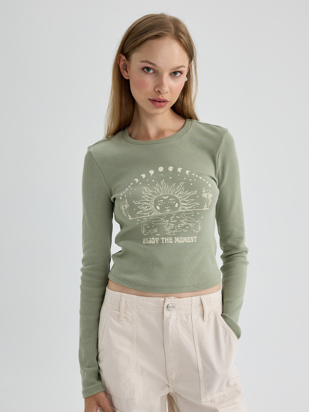 

DeFacto Graphic Printed Long Sleeves Crop T-shirt, Green