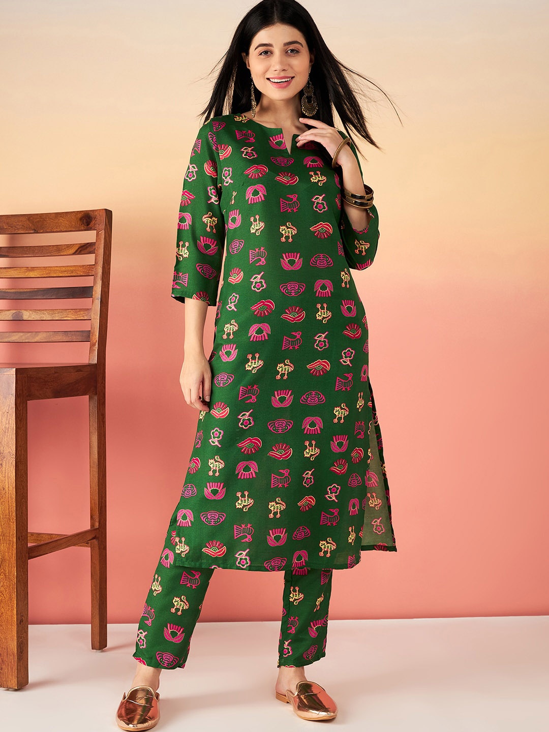 

Sangria Abstract Printed Straight Kurta With Trousers, Green