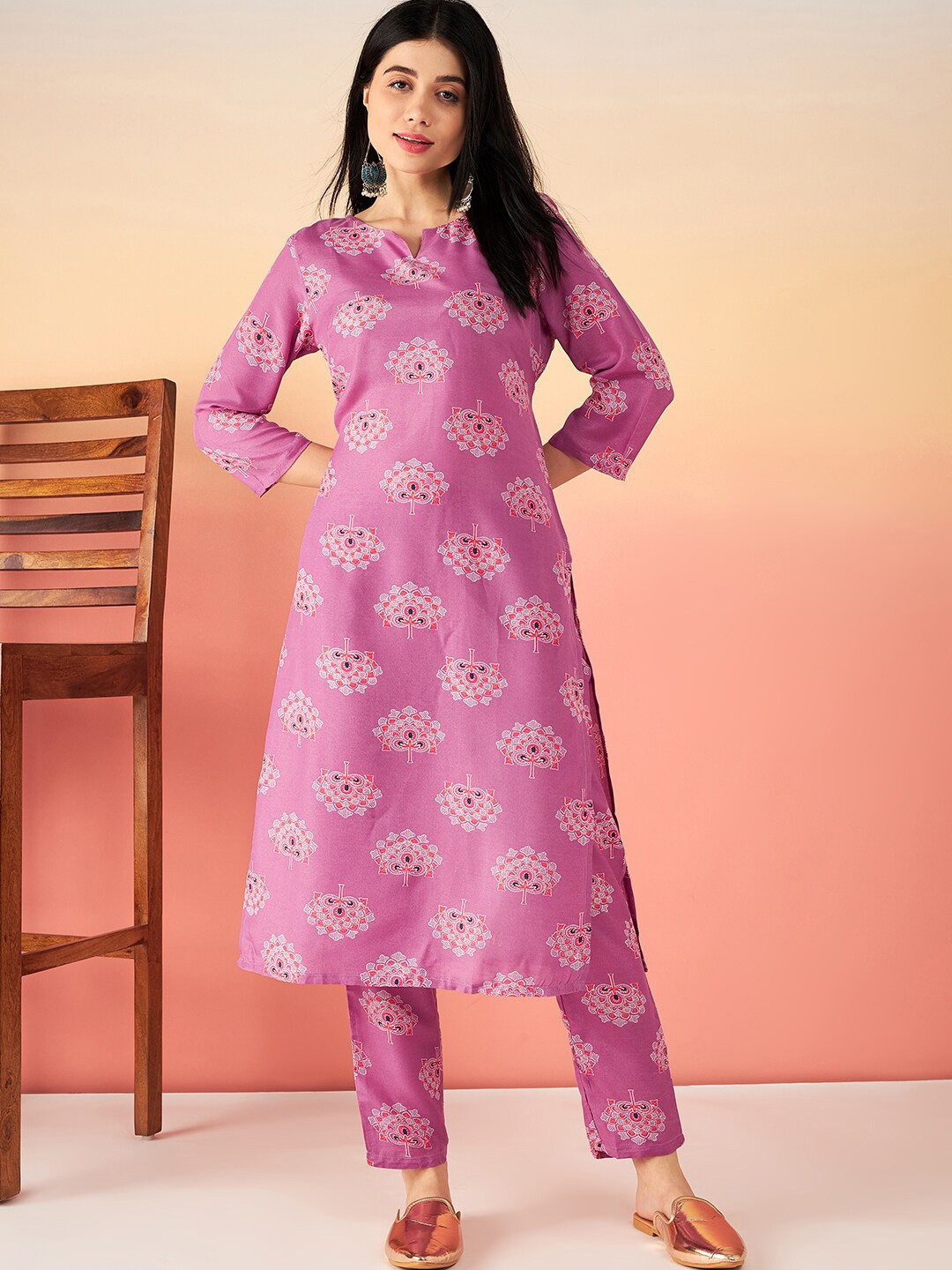 

Sangria Ethnic Motifs Printed Straight Kurta With Trouser, Pink