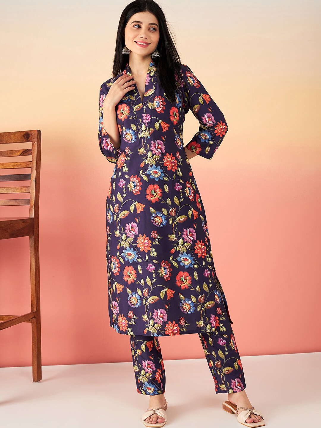 

Sangria Floral Printed Straight Kurta With Trouser, Purple