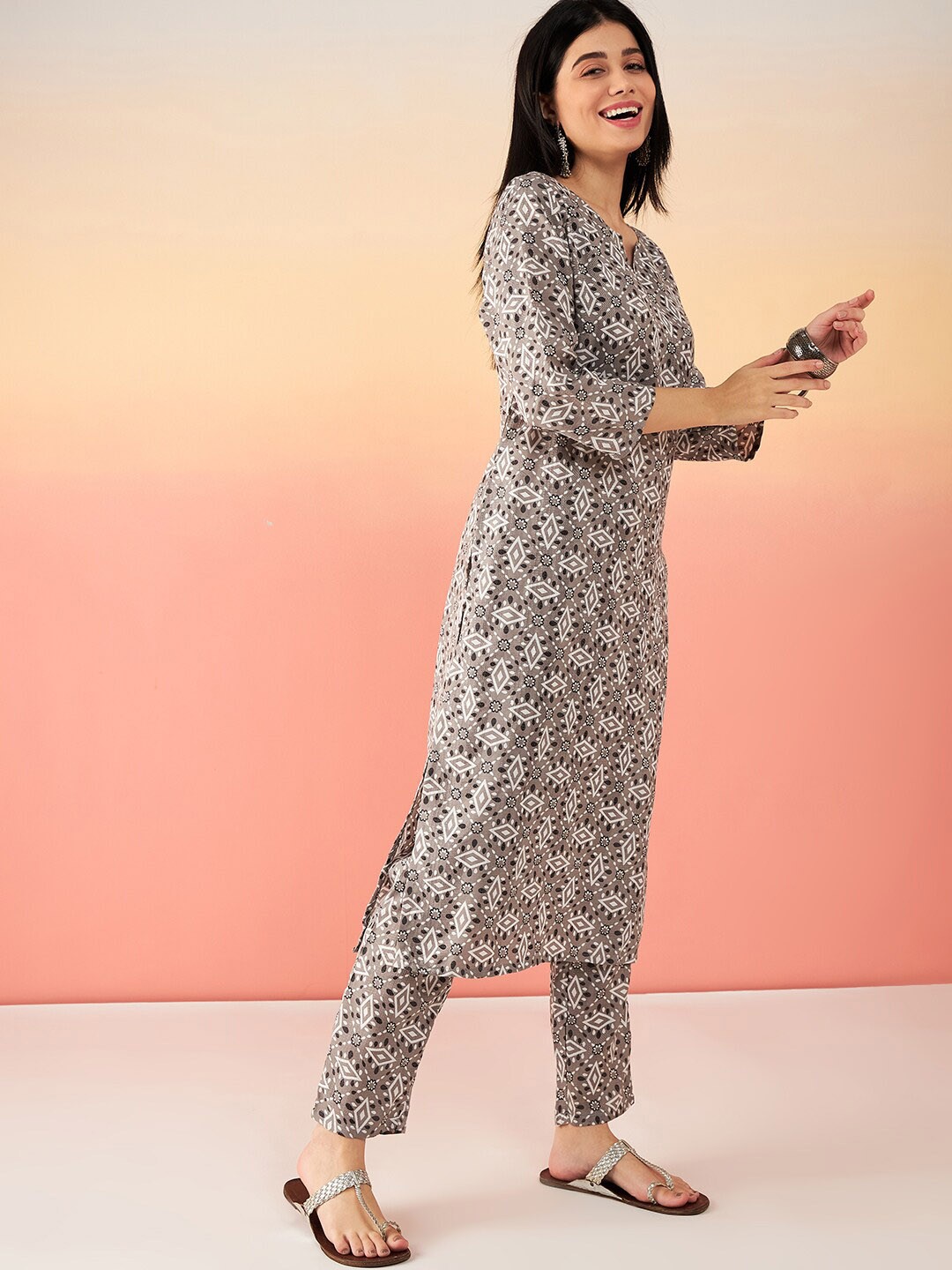 

Sangria Beige & White Ethnic Motifs Printed Straight Kurta With Trousers