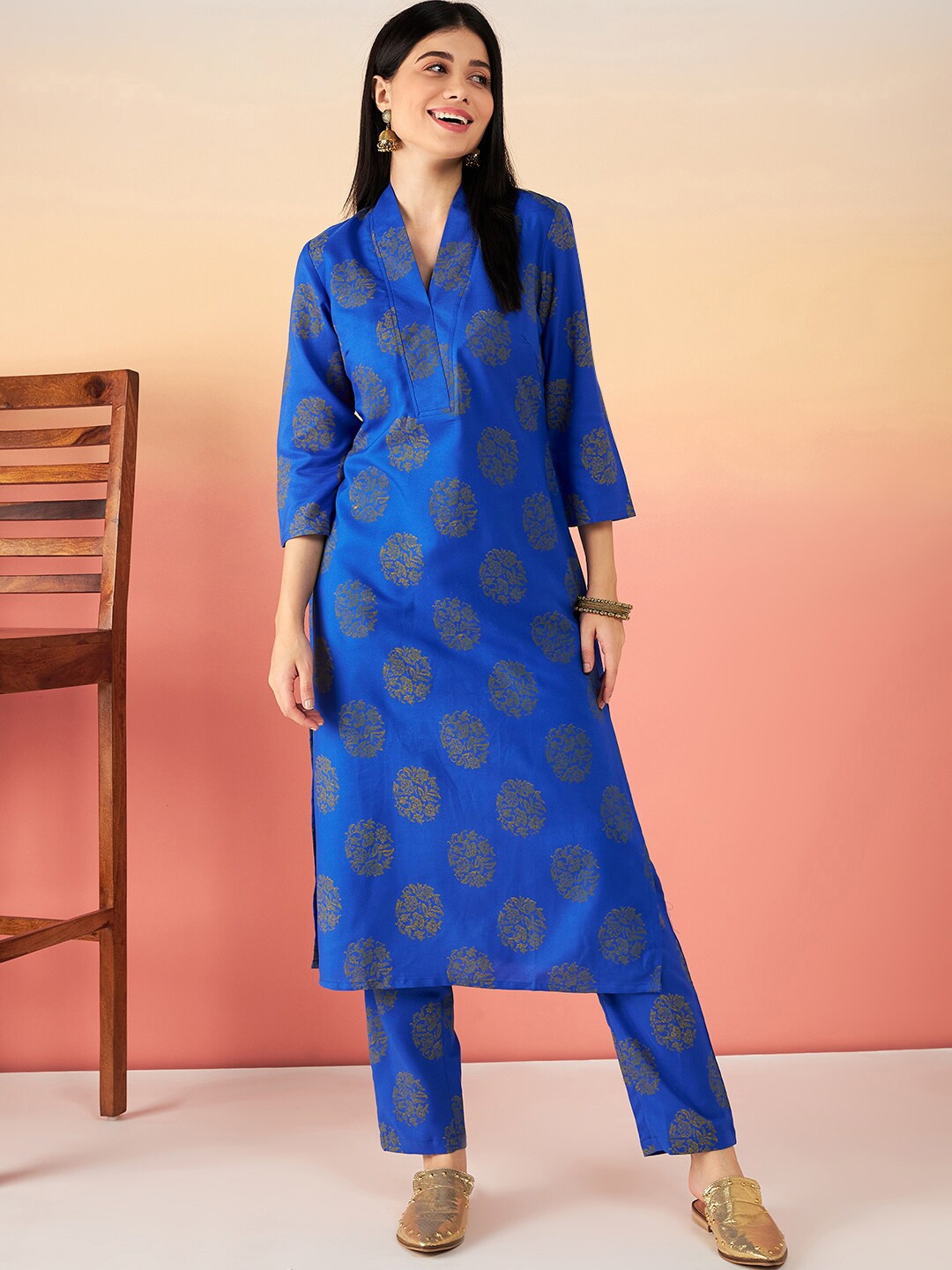 

Sangria Ethnic Motifs Printed V- Neck Straight Kurta With Trouser, Blue