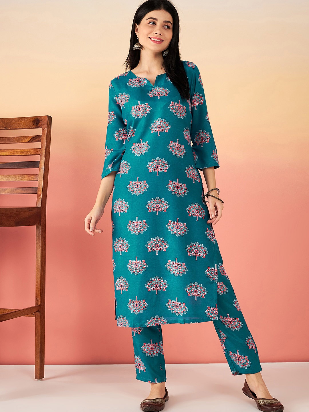 

Sangria Floral Printed Straight Kurta With Trousers, Blue