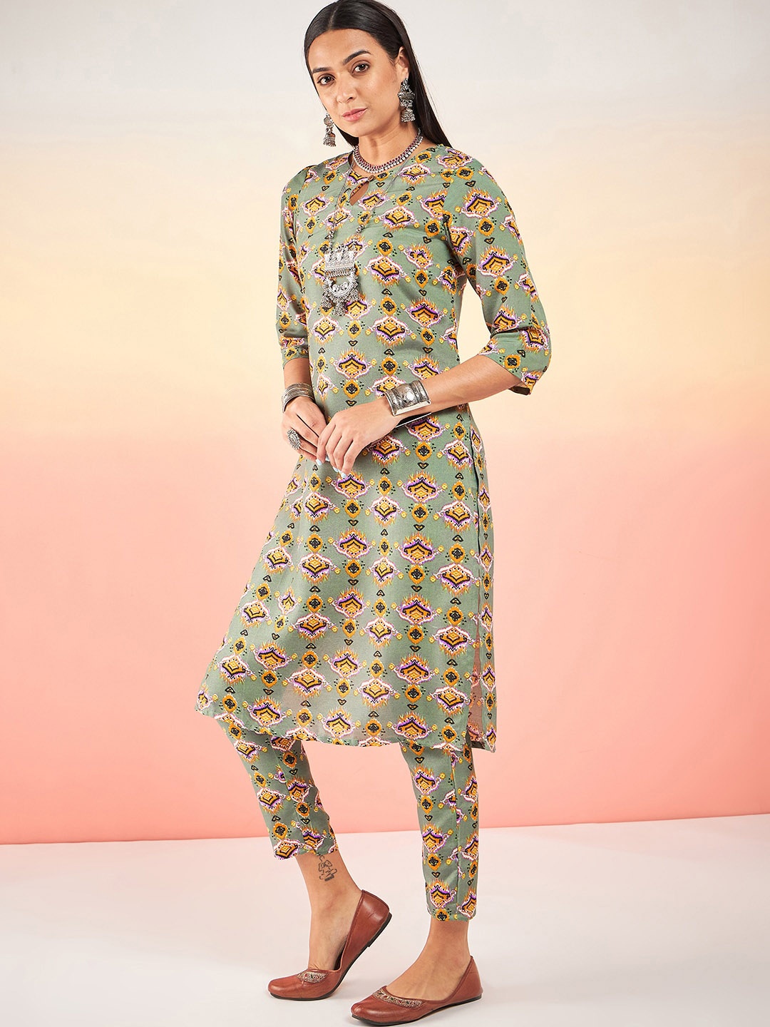 

Sangria Green Ethnic Motifs Printed Straight Kurta With Trouser