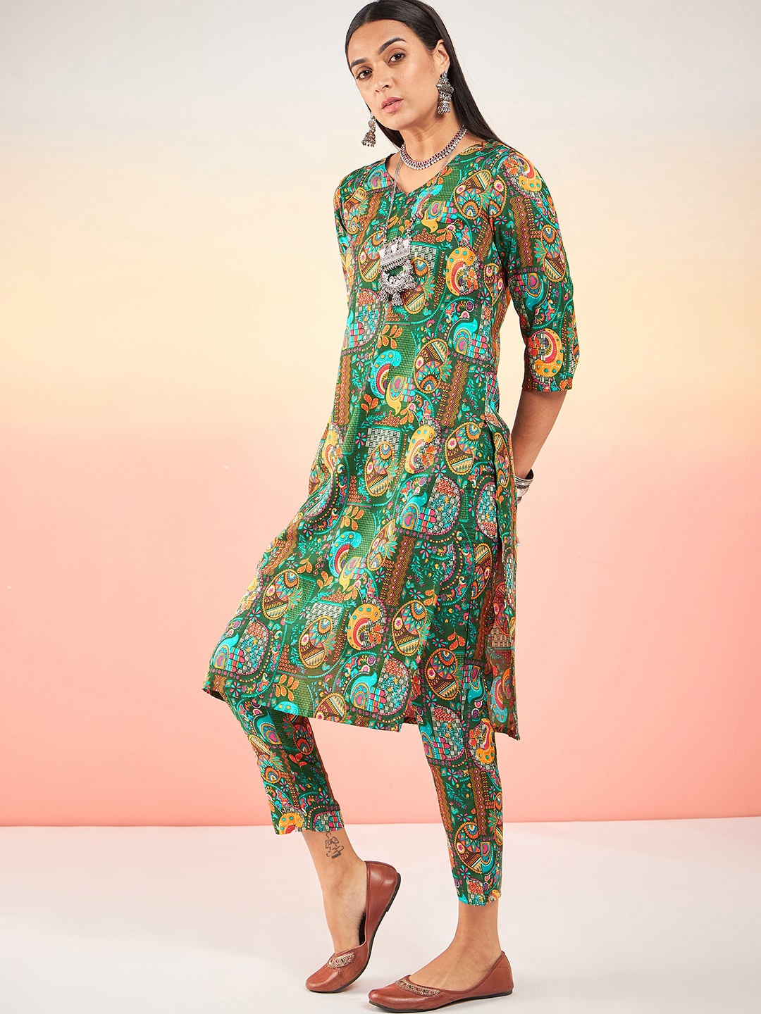 

Sangria Ethnic Motifs Printed Straight Kurta With Trousers, Green