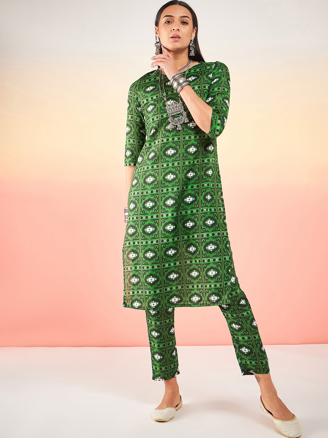 

Sangria Geometric-Printed A-Line Kurta With Trousers, Green