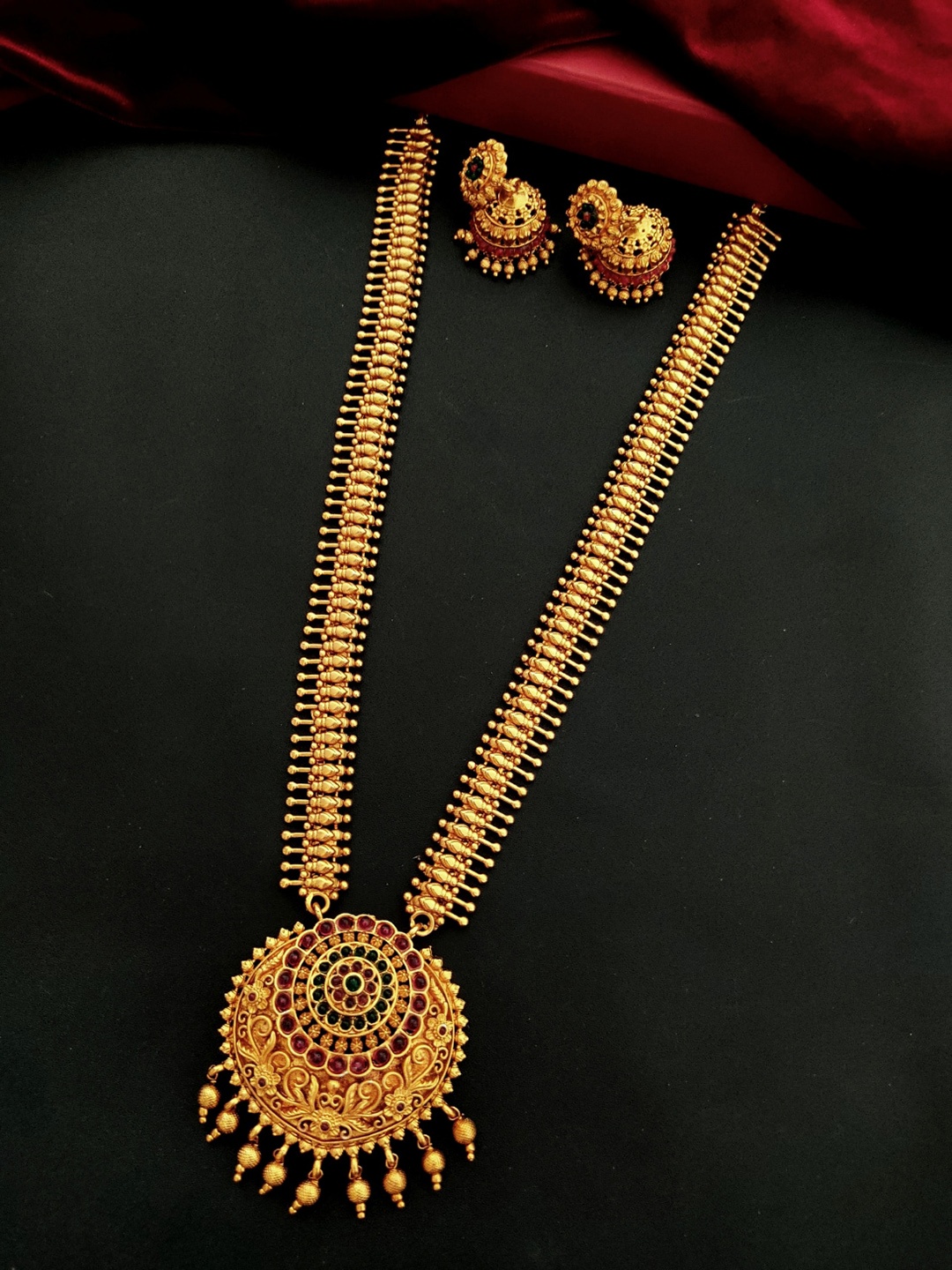 

Pihtara Jewels Gold Plated Stone Studded Jewellery Set