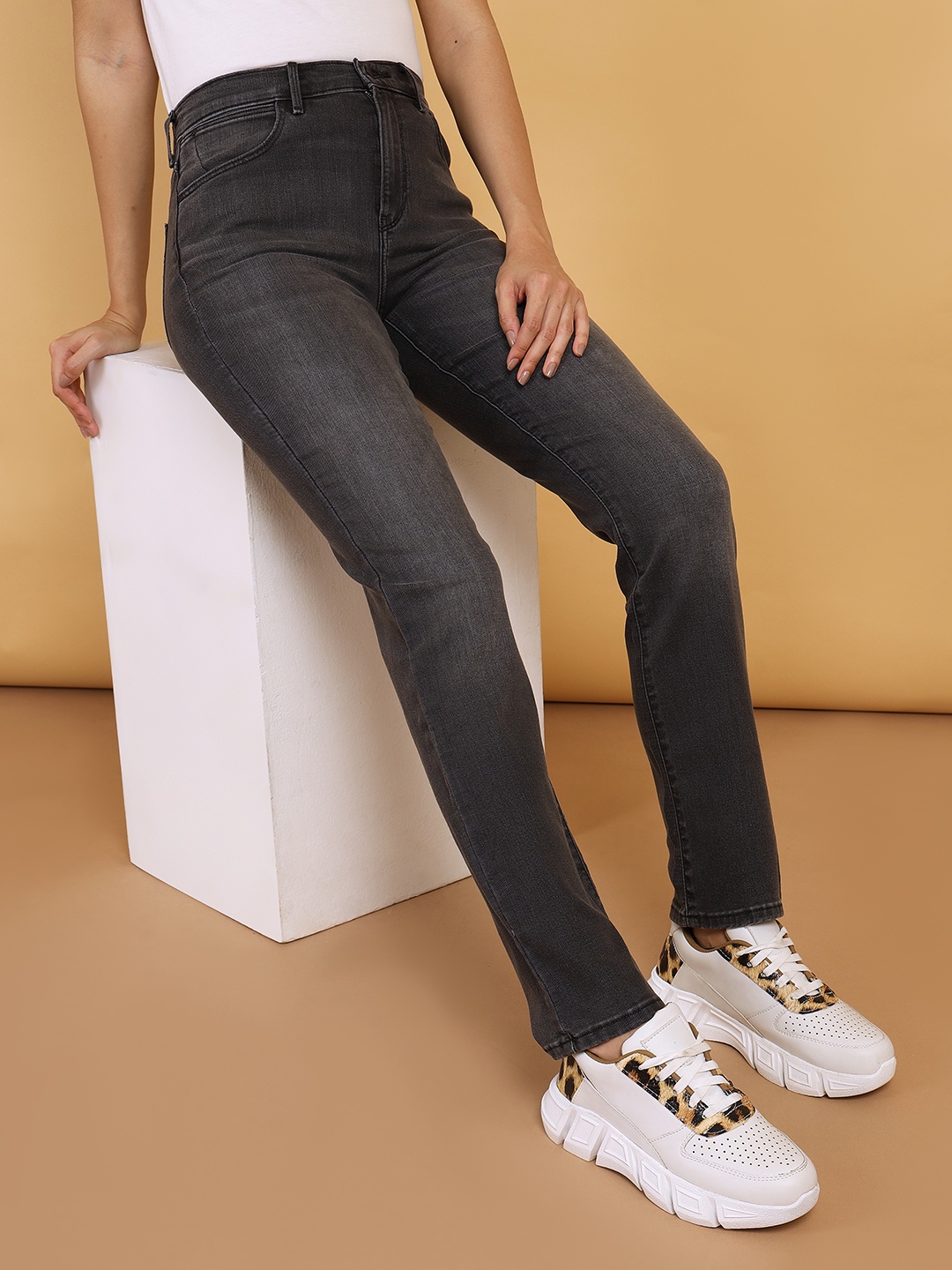 

Wrangler Women Slim Fit High Rise Clean Look Heavy Fade Stretchable Jeans, Grey