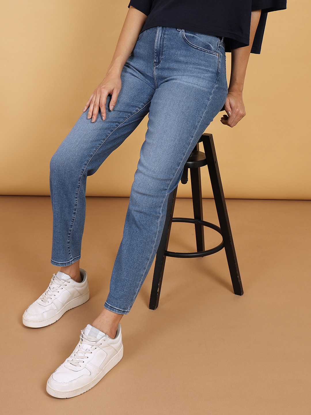 

Wrangler Women Straight Fit High Rise Clean look Light Fade Stretchable Jeans, Blue