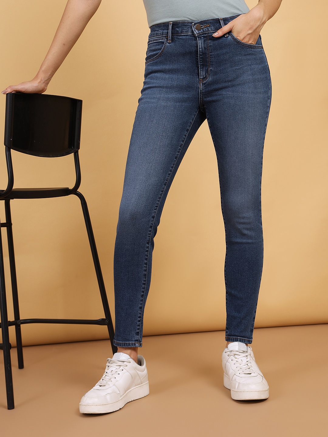 

Wrangler Women Skinny Fit High Rise Clean Look Light Fade Stretchable Jeans, Blue