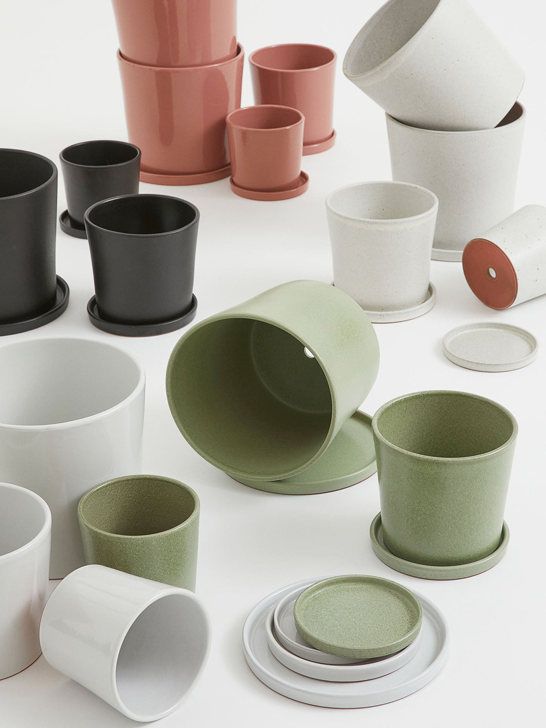 

H&M Black Small Plant Pot & Saucer