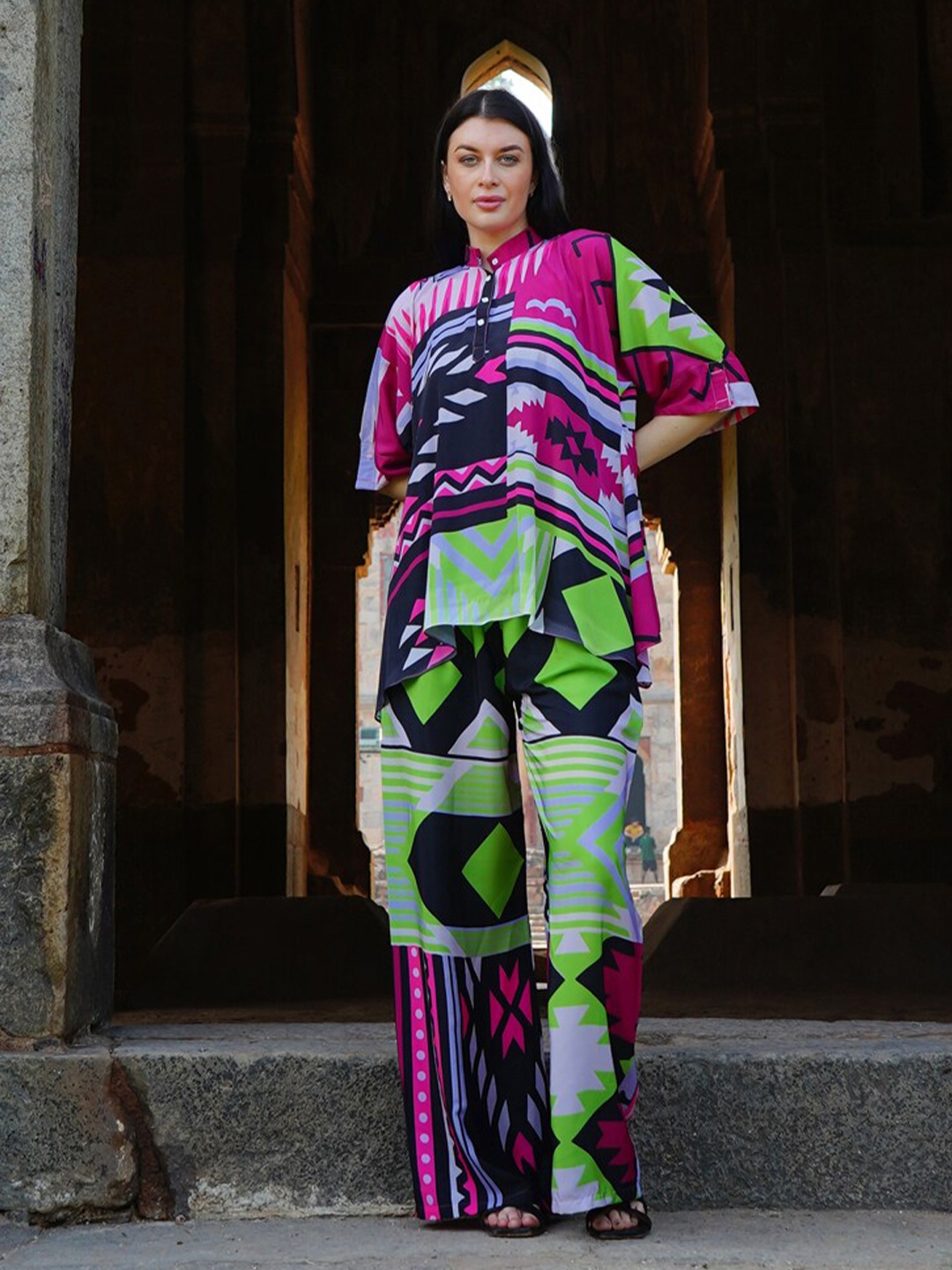 

Rajoria Instyle Geometric Printed Band Collar Shirt & Trousers Co-Ords Set, Green