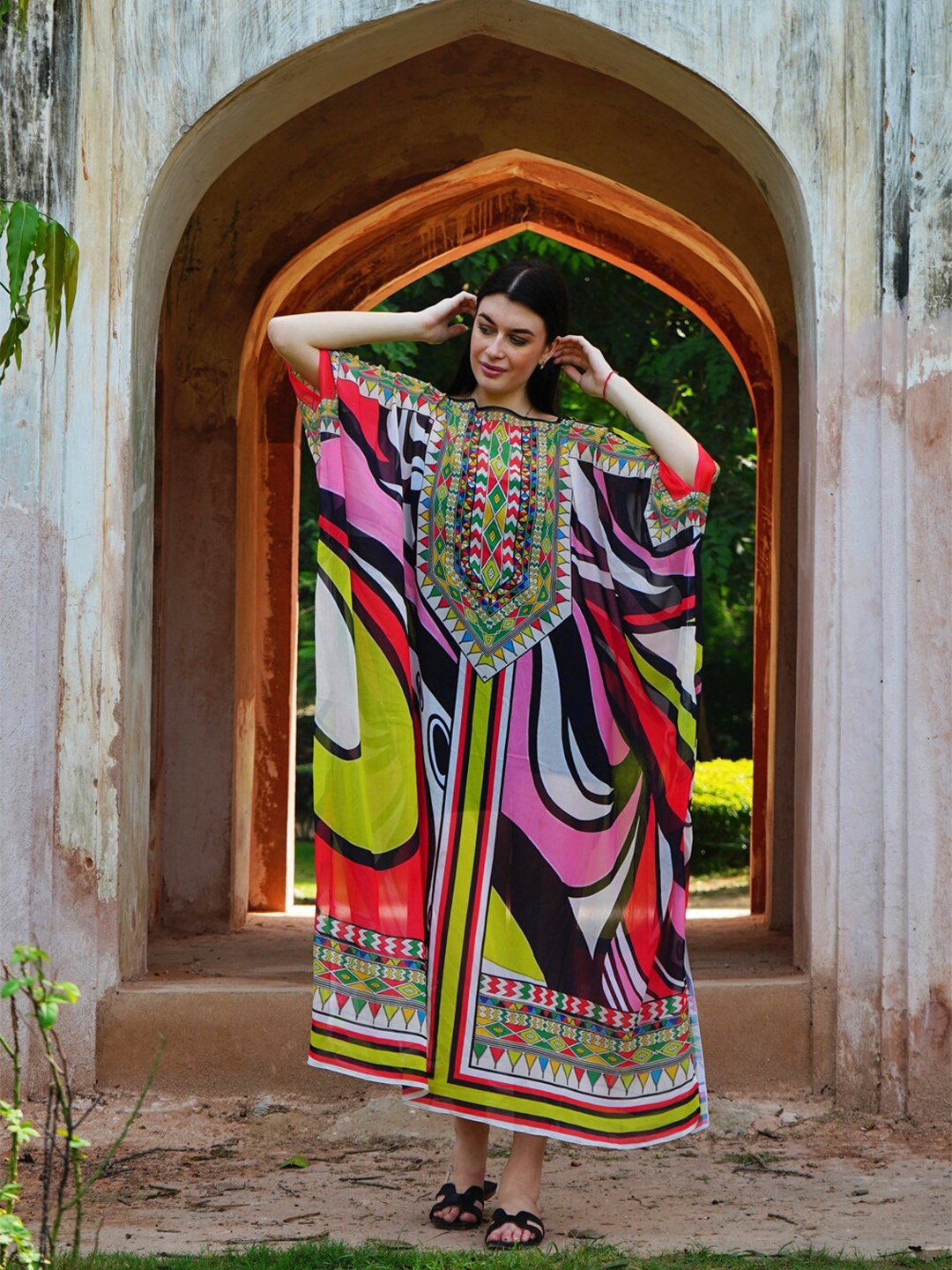 

Rajoria Instyle Abstract Printed V-Neck Georgette Kaftan Midi Dress, White