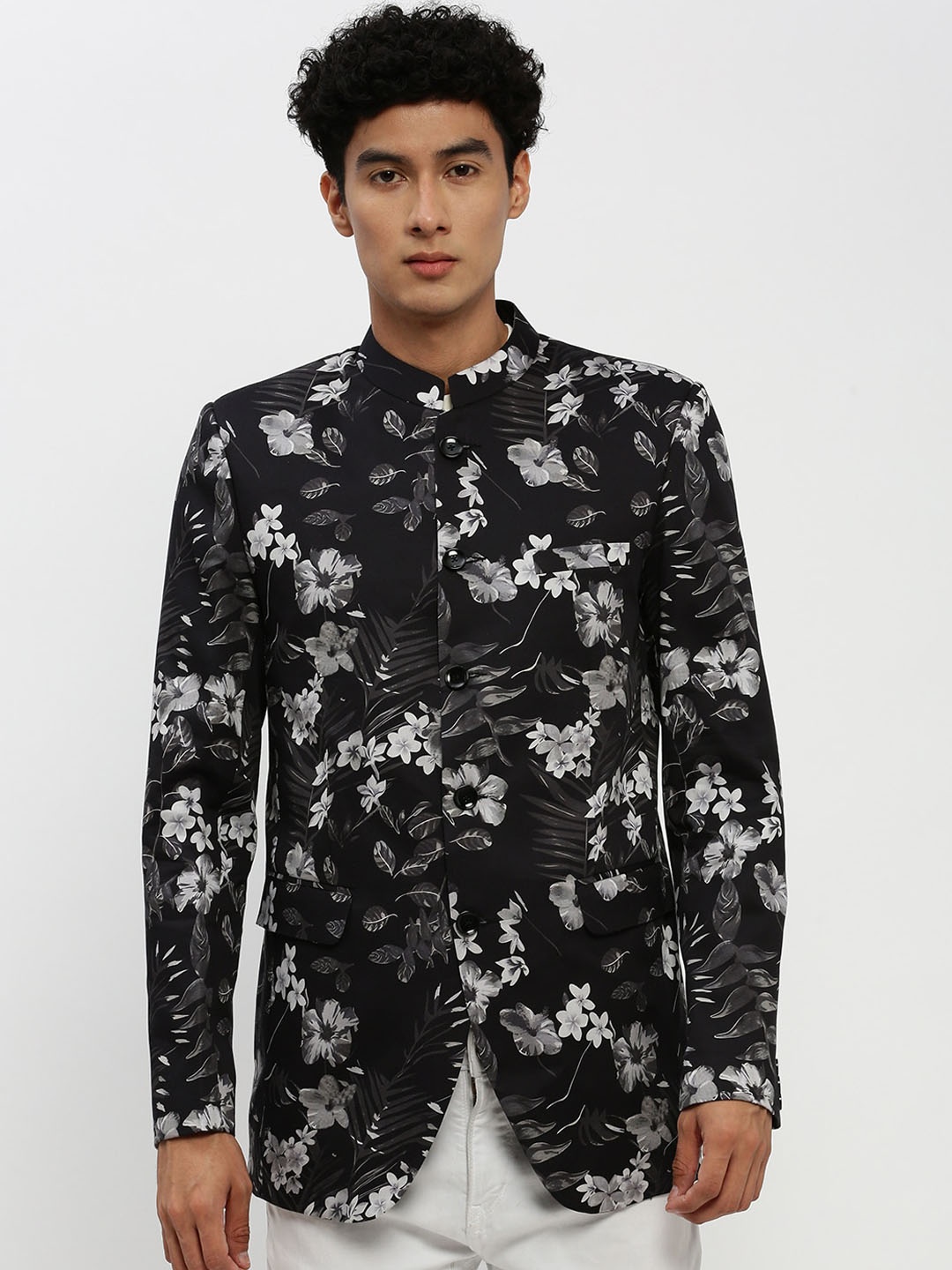 

SHOWOFF Floral Printed Bandhgala Slim Fit Blazer, Black