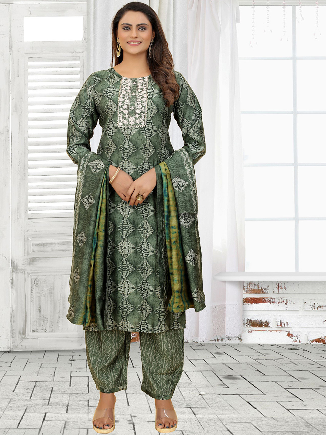 

PREMROOP- THE STYLE YOU LOVE Ethnic Motifs Printed Straight Kurta & Salwar With Dupatta, Green