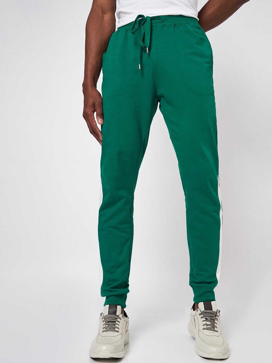 

CAVA Men Rio Regular Fit Mid-Rise Rapid Dry Game Changer Cotton Joggers, Green