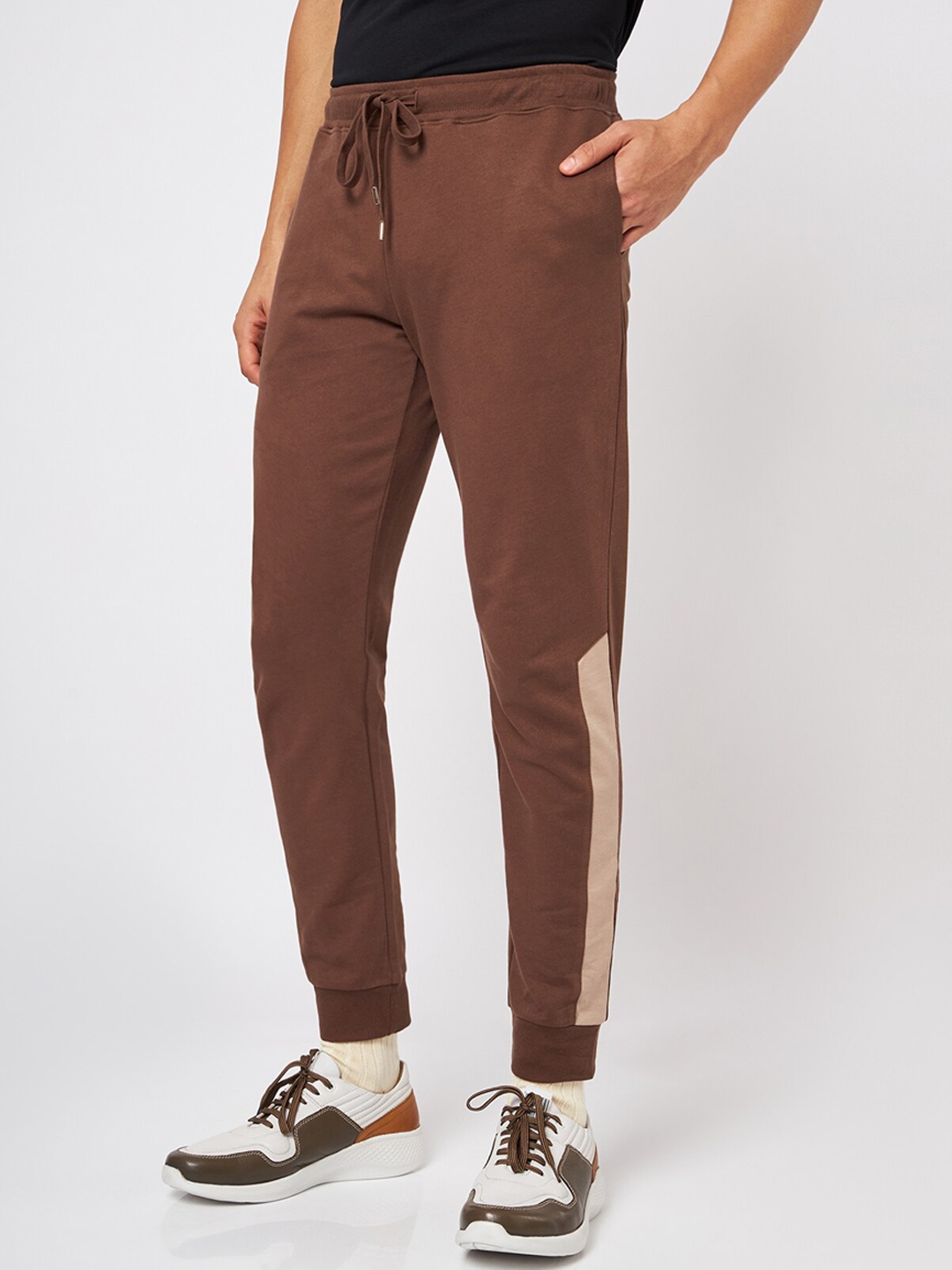 

CAVA Men Mid-Rise Rapid-Dry Cotton Joggers, Brown