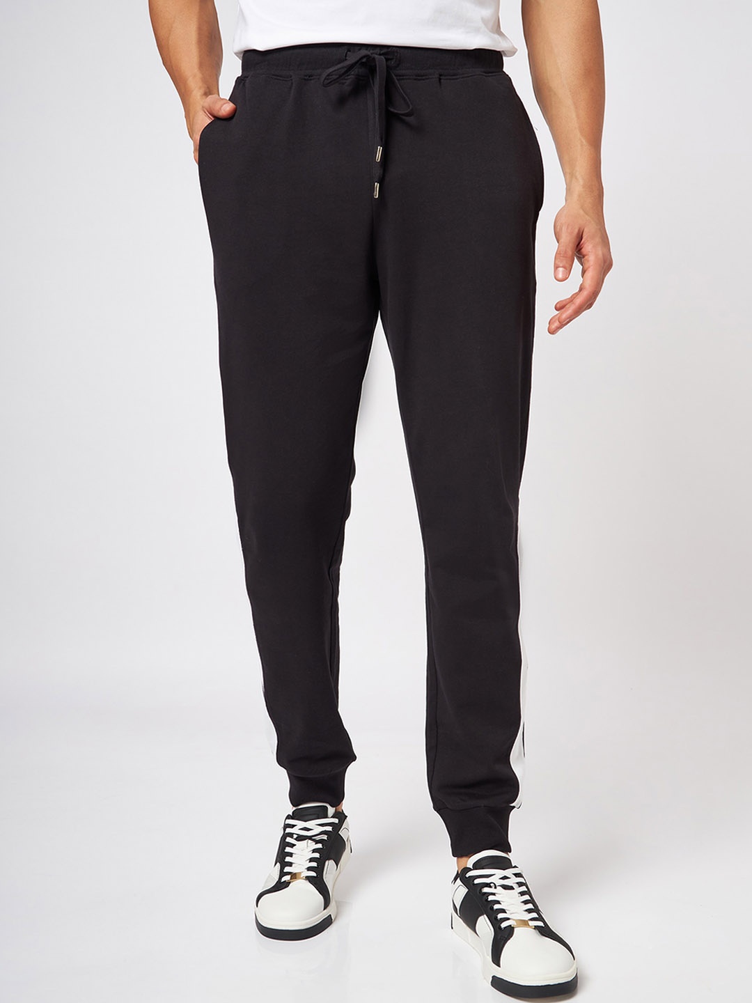 

CAVA Men Mid Rise Rapid Dry Cotton Joggers, Black