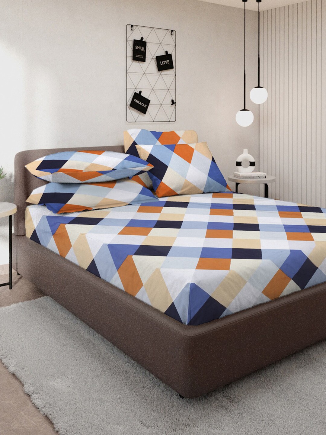 

KLOTTHE Blue & White Printed 300TC Double King Flat Bedsheet With 4 Pillow Covers