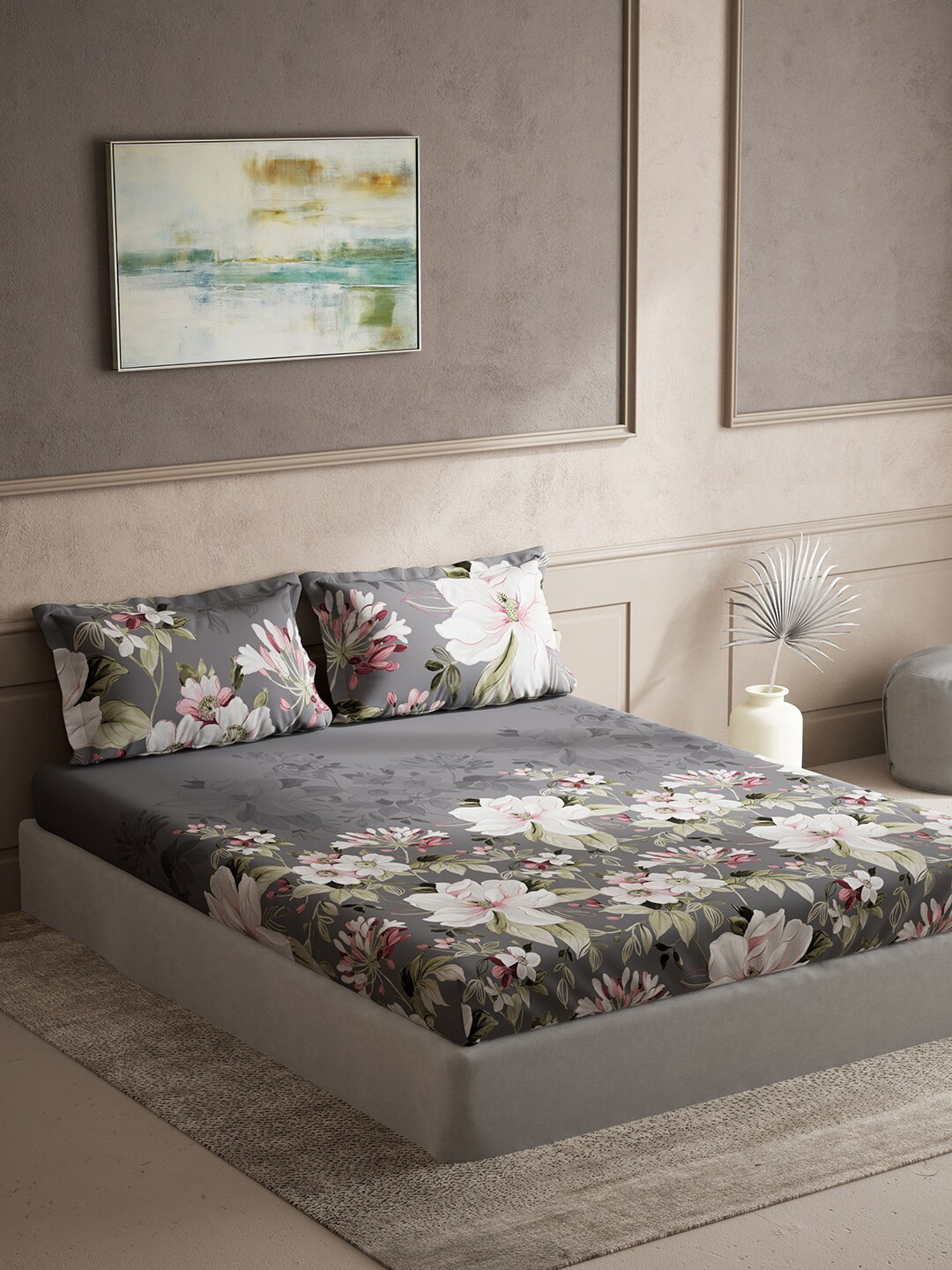 

DDecor Grey & White Floral Cotton 140 TC King Bedsheet with 2 Pillow Covers