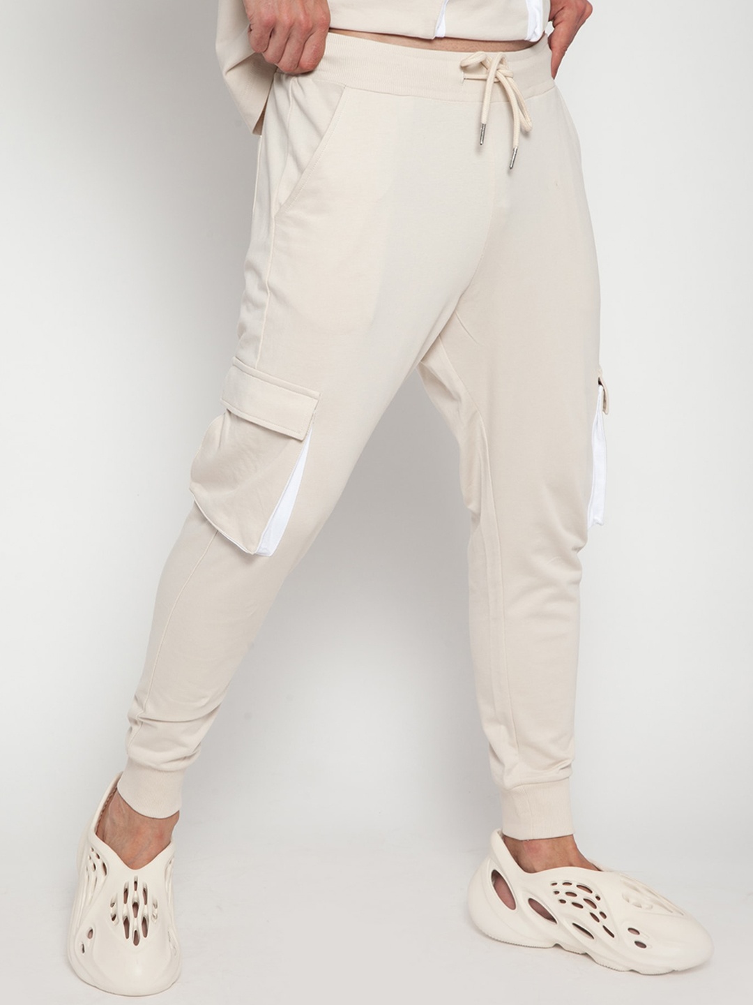 

CAVA Men Mid-Rise Cotton Cargo Style Trousers, Beige