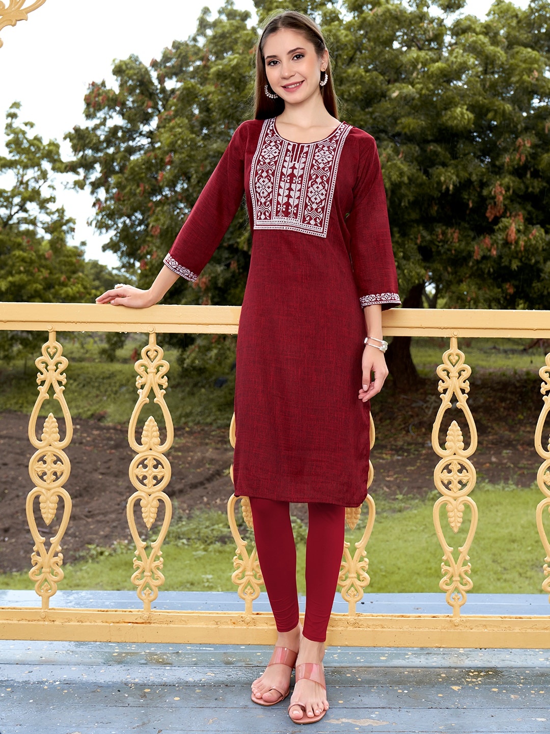 

Anouk Ethnic Motifs Yoke Design Thread Work Detail Straight Kurta, Maroon