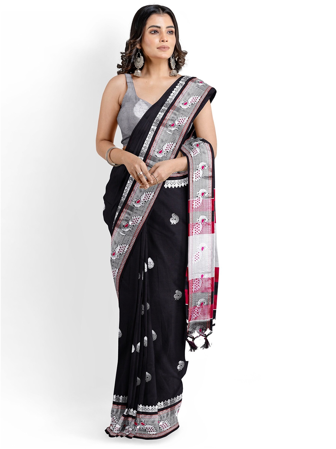 

Grubstaker Woven Design Zari Silk Cotton Paithani Saree, Black