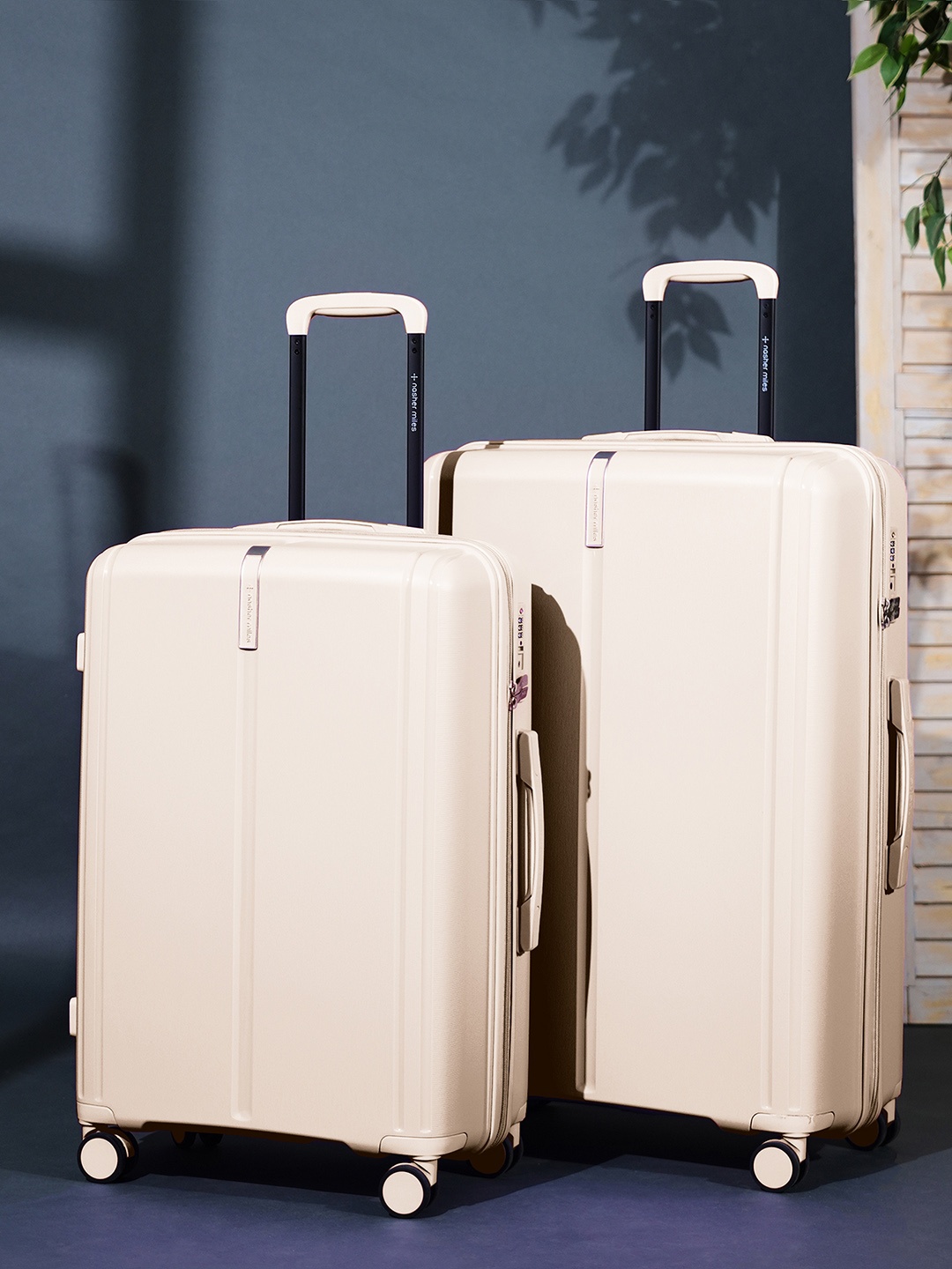 

Nasher Miles The Line Set Of 2 Hard-Sided Trolley Suitcase 65 cm & 75 cm, White