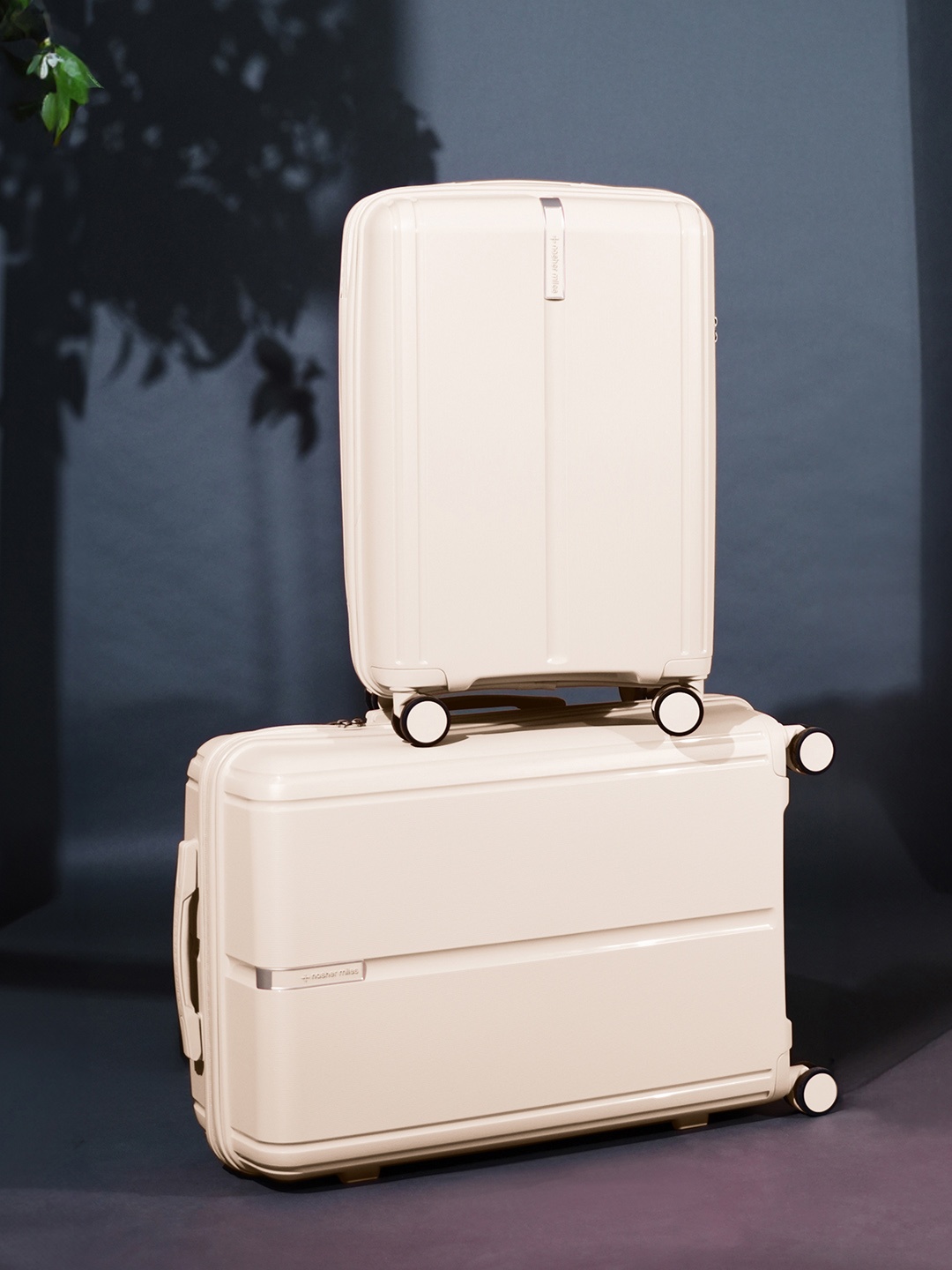 

Nasher Miles The Line Polypropylene White Trolley Bag Set of 2 S/M 55-65cm