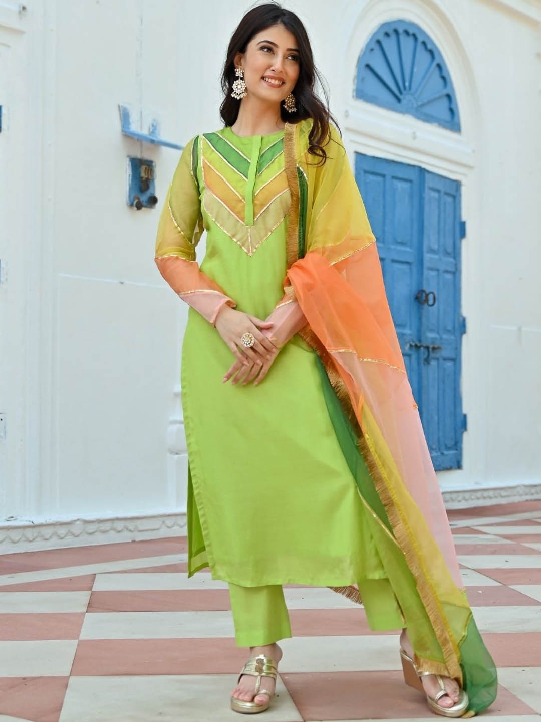 

Urbanstree Round Neck Straight Kurta & Trousers With Dupatta, Green