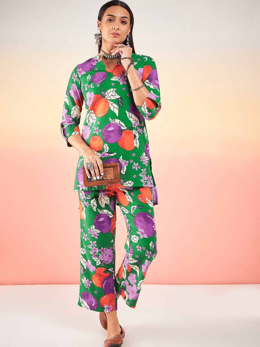 

Sangria Floral Printed Mandarin Collar Kurti With Trousers, Green