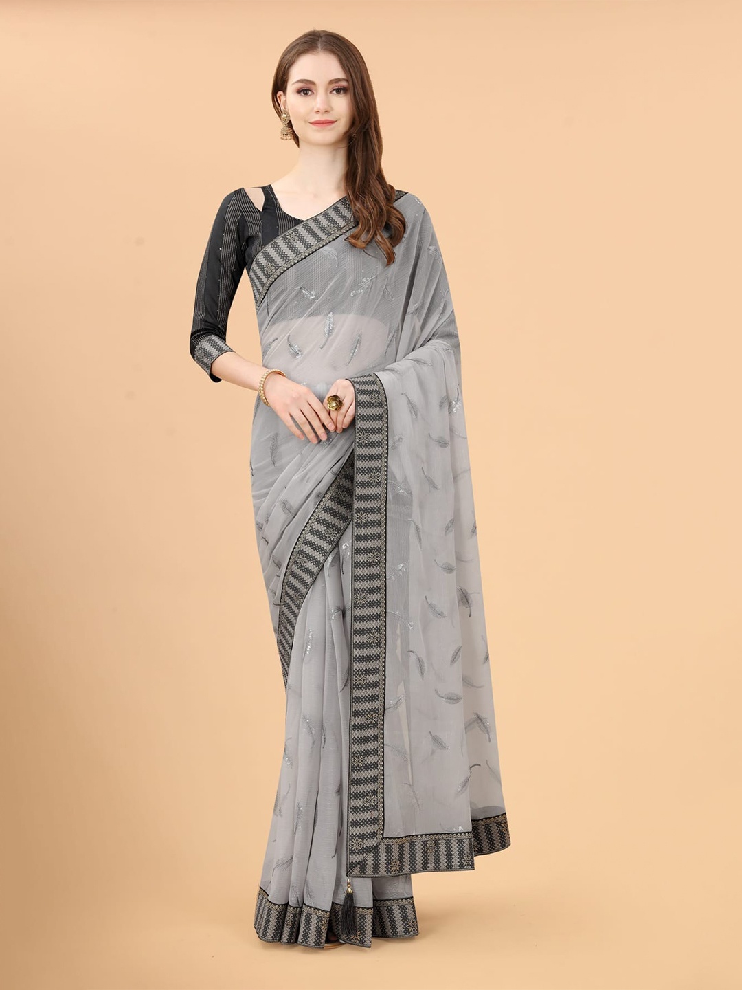

Grubstaker Grey Floral Embroidered Saree