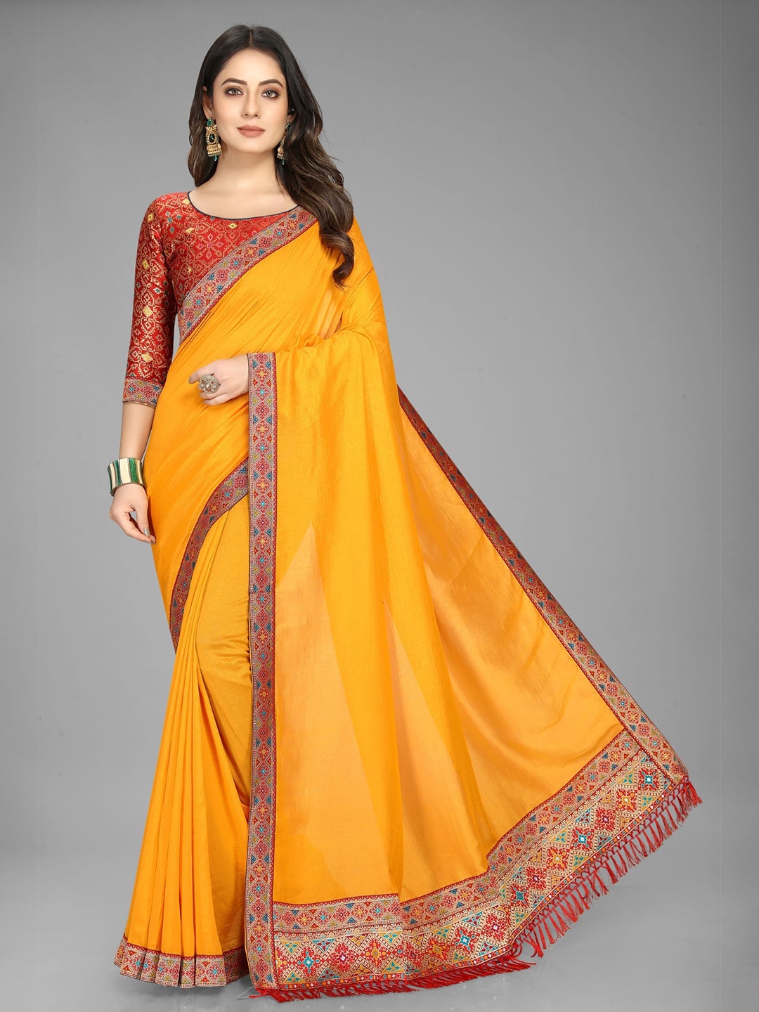 

Grubstaker Silk Blend Saree, Yellow