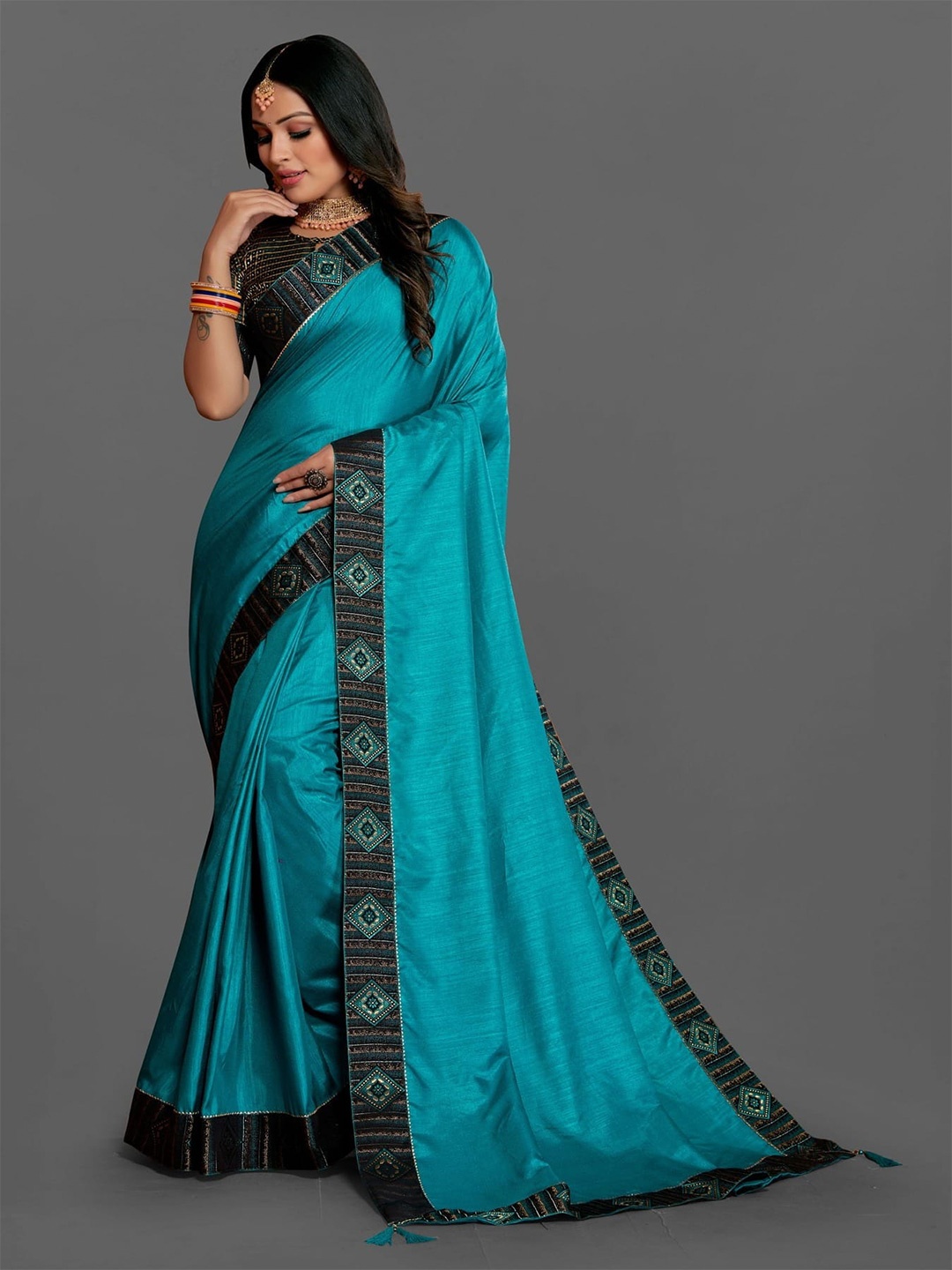 

Grubstaker Zari Silk Blend Saree, Blue